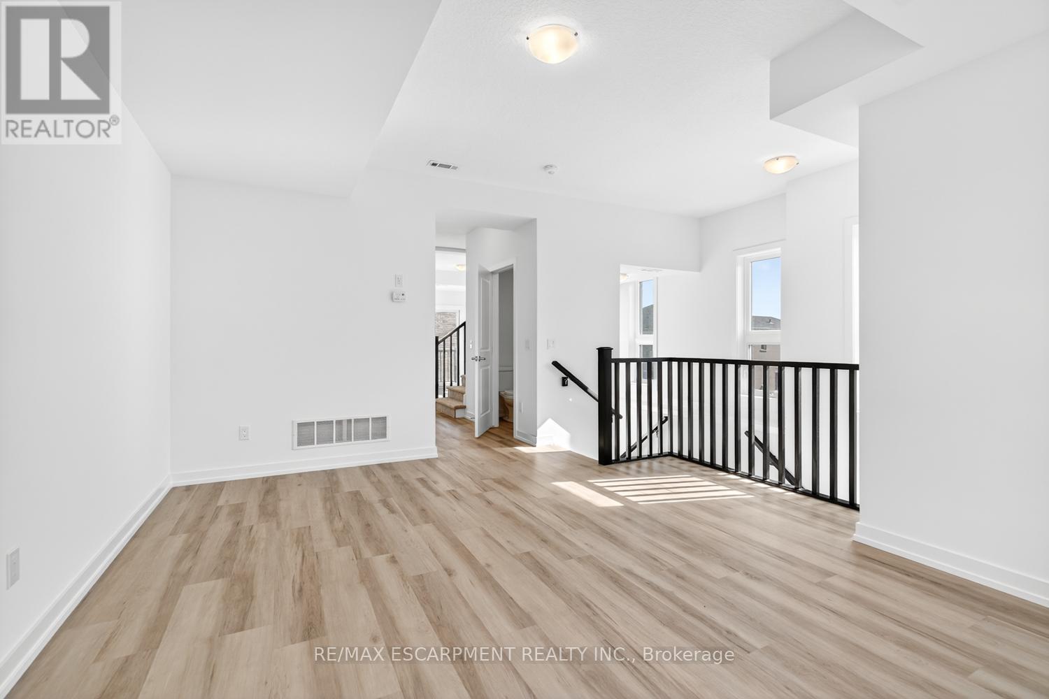 39 - 70 Kenesky Drive, Hamilton, Ontario  L0R 2H7 - Photo 7 - X12466456