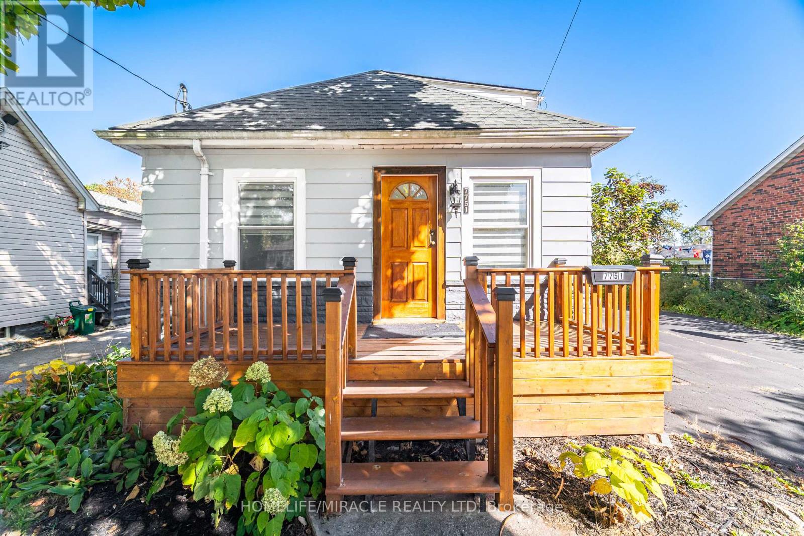 7751 Thomas Street, Niagara Falls, Ontario  L2G 6T3 - Photo 1 - X12466473