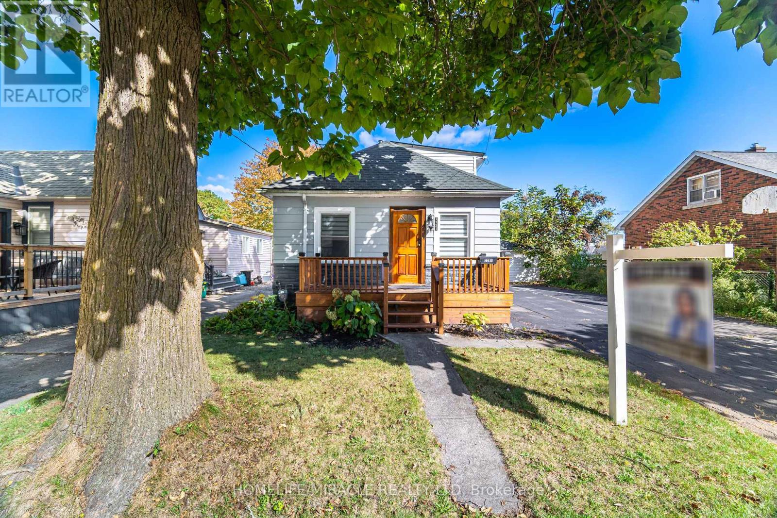 7751 Thomas Street, Niagara Falls, Ontario  L2G 6T3 - Photo 2 - X12466473