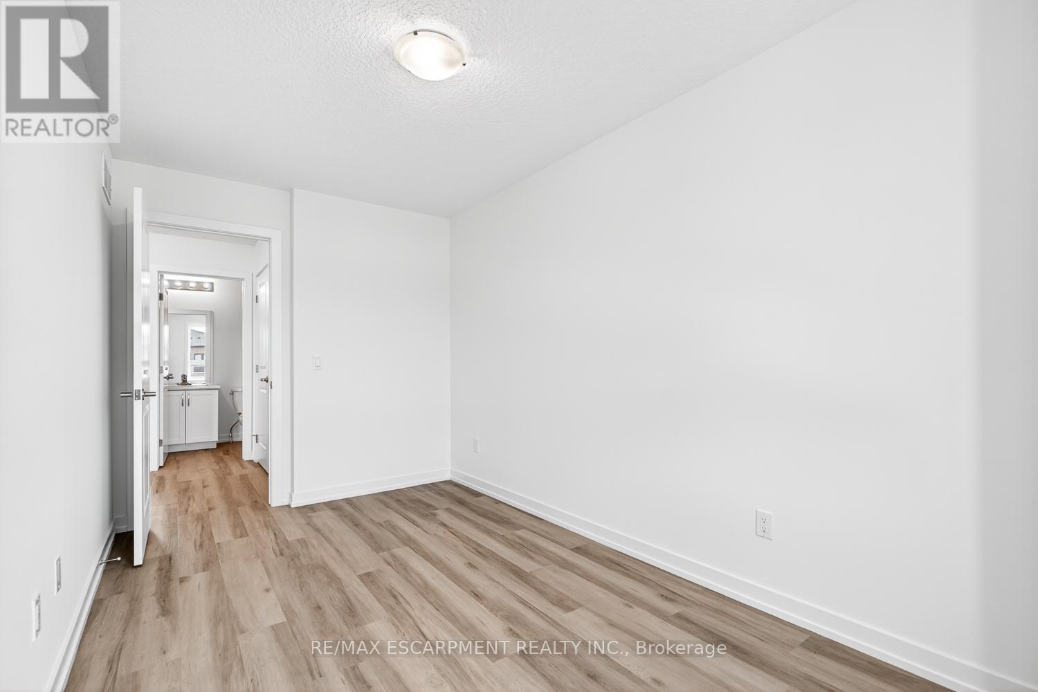 37 - 70 Kenesky Drive, Hamilton, Ontario  L0R 2H7 - Photo 34 - X12466484