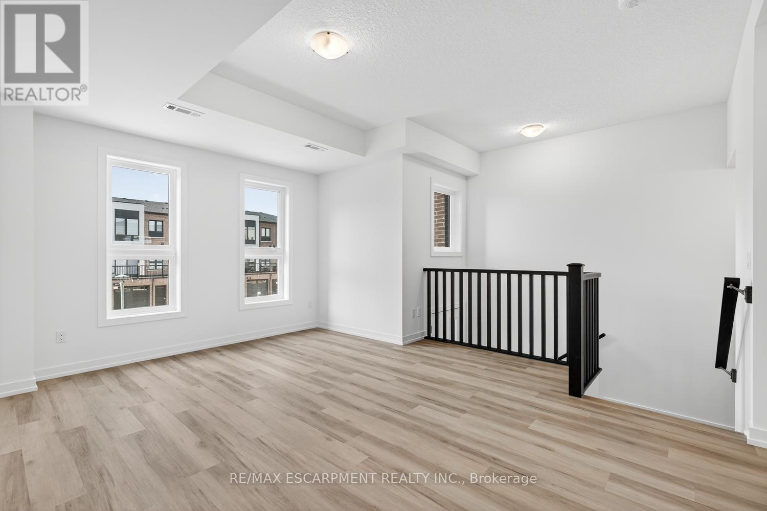 37 - 70 Kenesky Drive, Hamilton, Ontario  L0R 2H7 - Photo 5 - X12466484