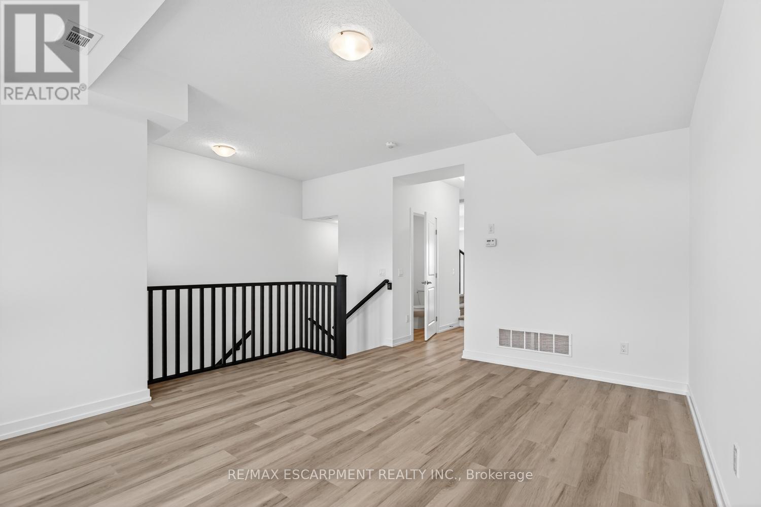 37 - 70 Kenesky Drive, Hamilton, Ontario  L0R 2H7 - Photo 6 - X12466484