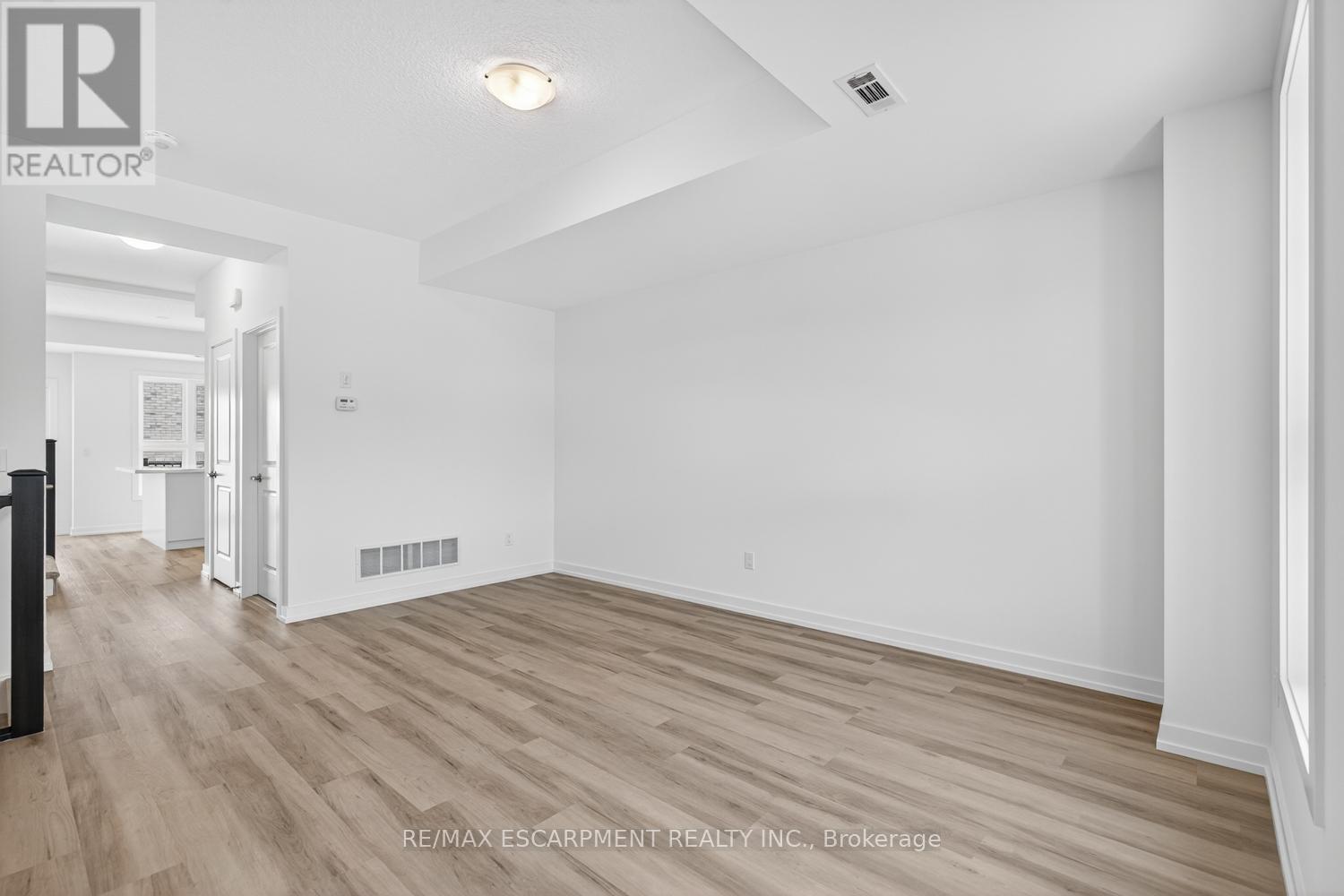 37 - 70 Kenesky Drive, Hamilton, Ontario  L0R 2H7 - Photo 7 - X12466484