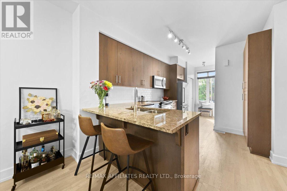 3 - 23 Bergeron Private, Ottawa, Ontario  K1C 0C2 - Photo 2 - X12456295