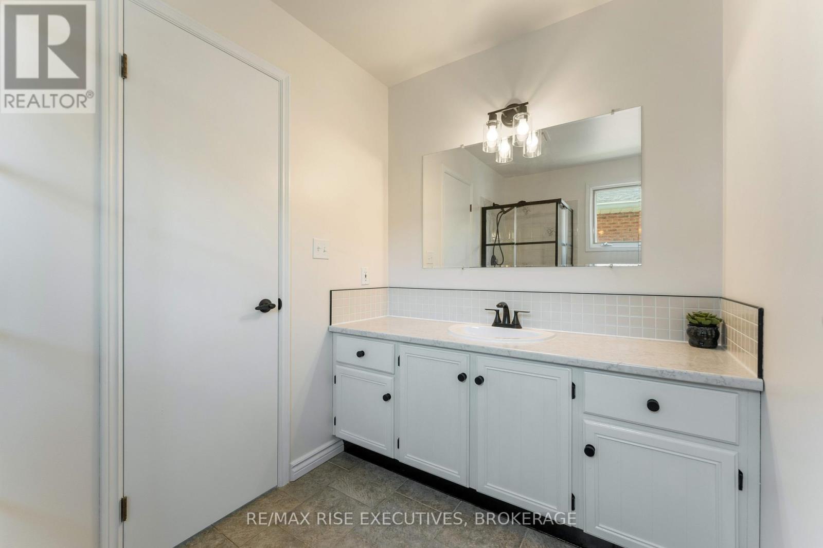 656 Rivermeade Avenue, Kingston, Ontario  K7M 7Z6 - Photo 16 - X12466585