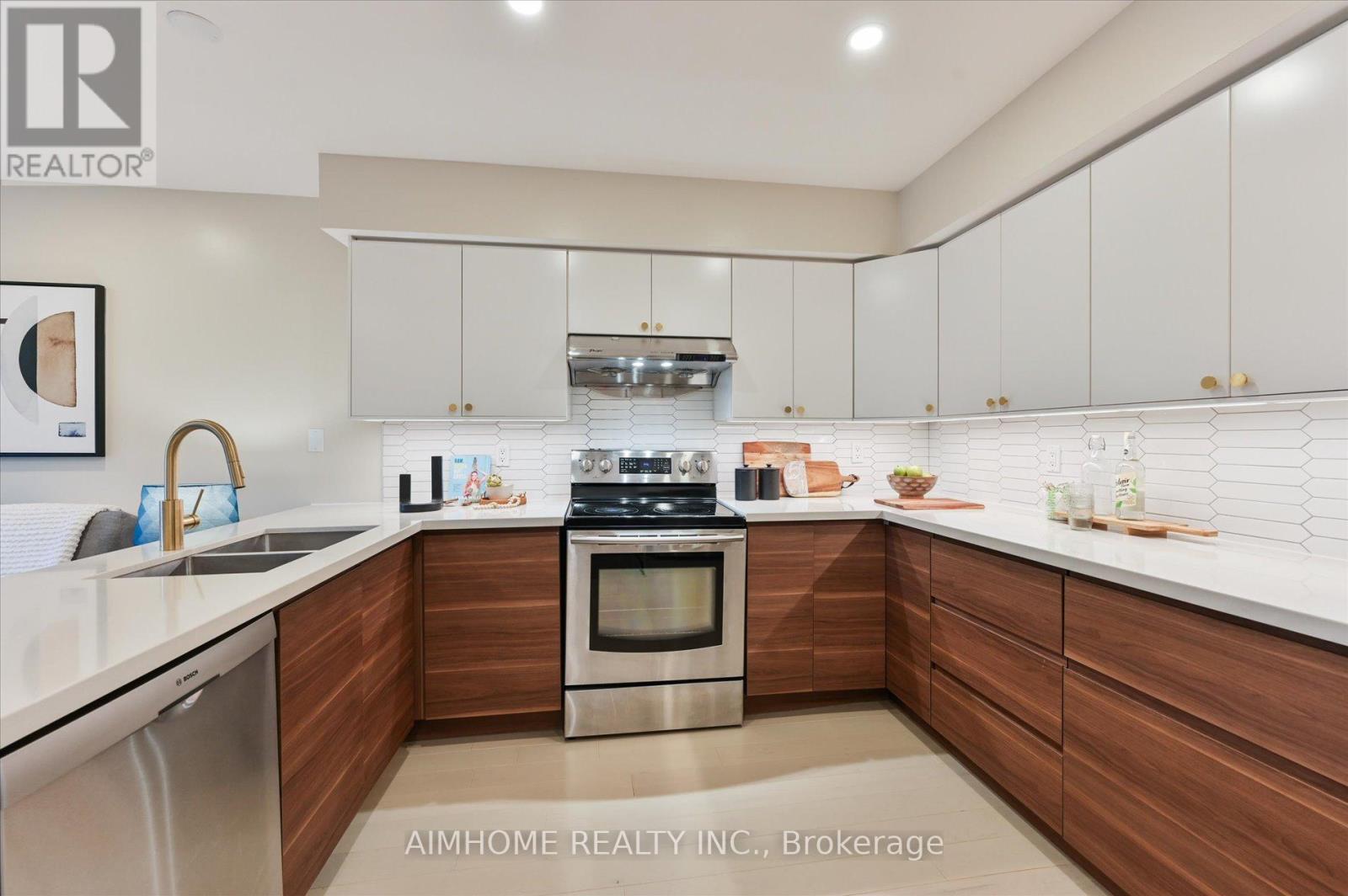 150 Gowan Avenue, Toronto, Ontario  M4J 2K6 - Photo 11 - E12465847