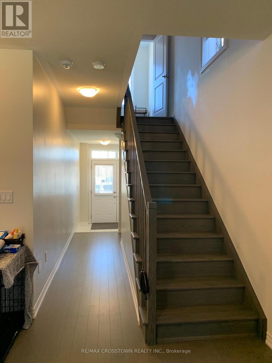 20 Rochester Drive, Barrie, Ontario  L9S 2Z8 - Photo 2 - S12453633