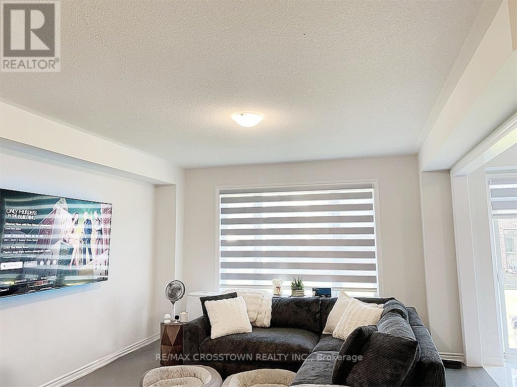 20 Rochester Drive, Barrie, Ontario  L9S 2Z8 - Photo 5 - S12453633