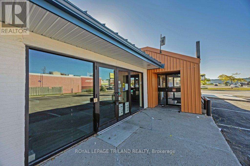 985 Talbot Street, St. Thomas, Ontario N5P 1E9 - Photo 4 - X12466634