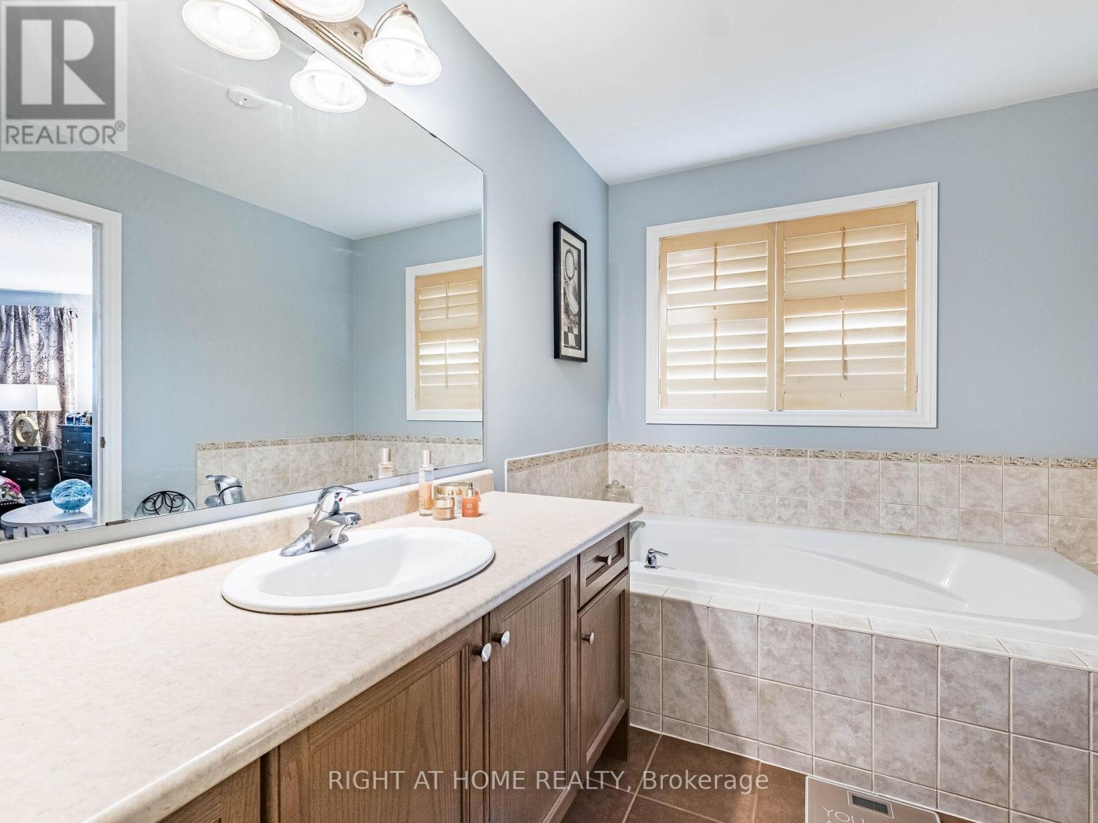 405 Scott Boulevard, Milton, Ontario  L9T 0T1 - Photo 35 - W12451010