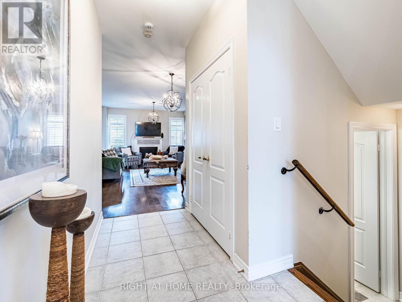 405 Scott Boulevard, Milton, Ontario  L9T 0T1 - Photo 6 - W12451010