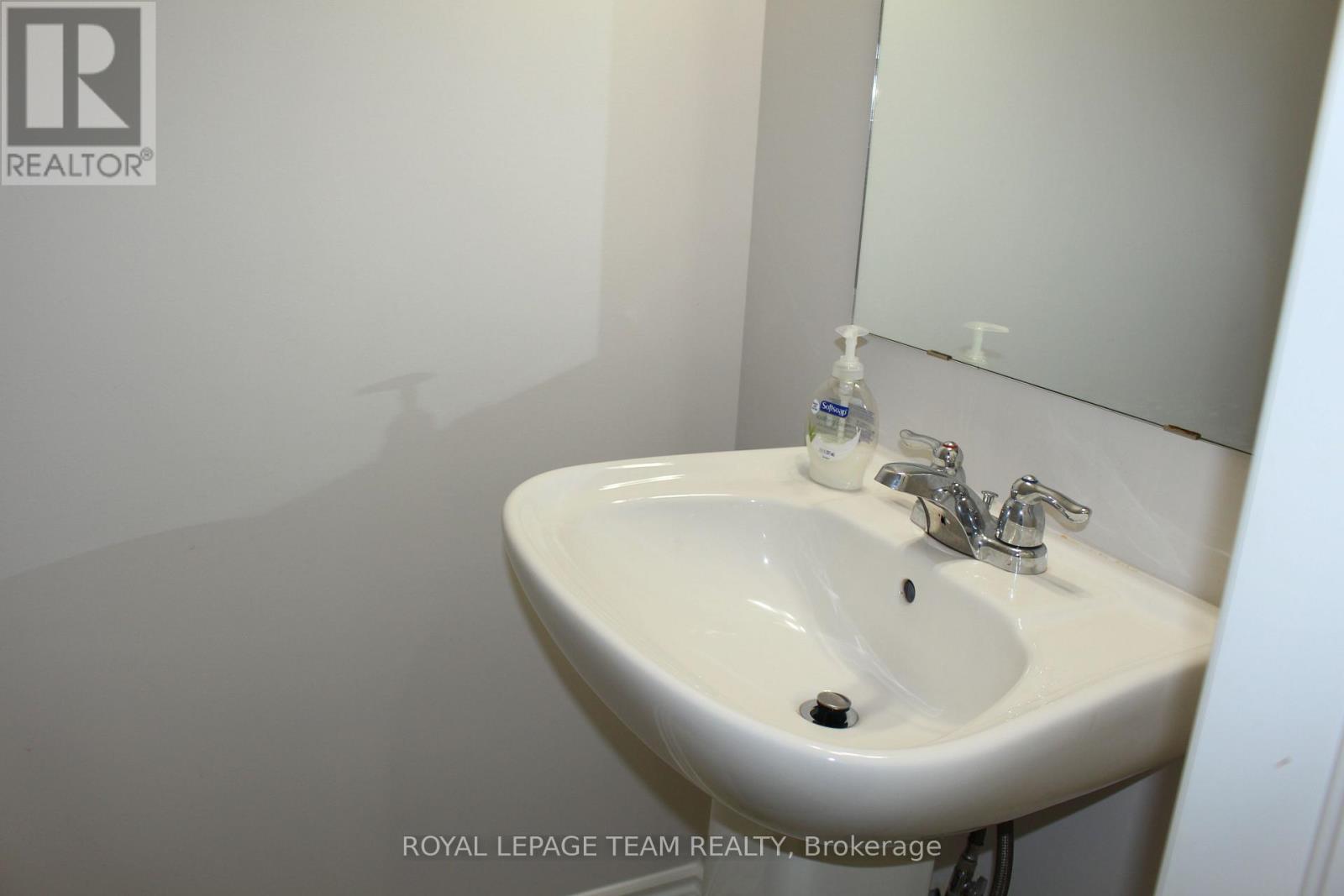 135 Walleye Private, Ottawa, Ontario  K2J 6R2 - Photo 13 - X12466683