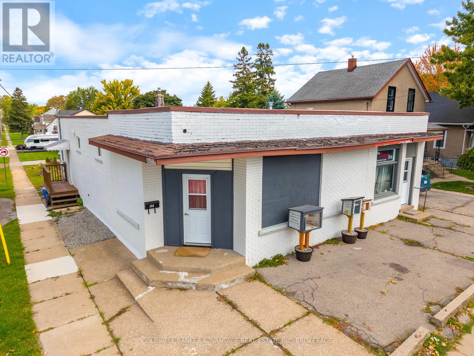 148 Killaly Street E, Port Colborne, Ontario  L3K 1N8 - Photo 4 - X12466607