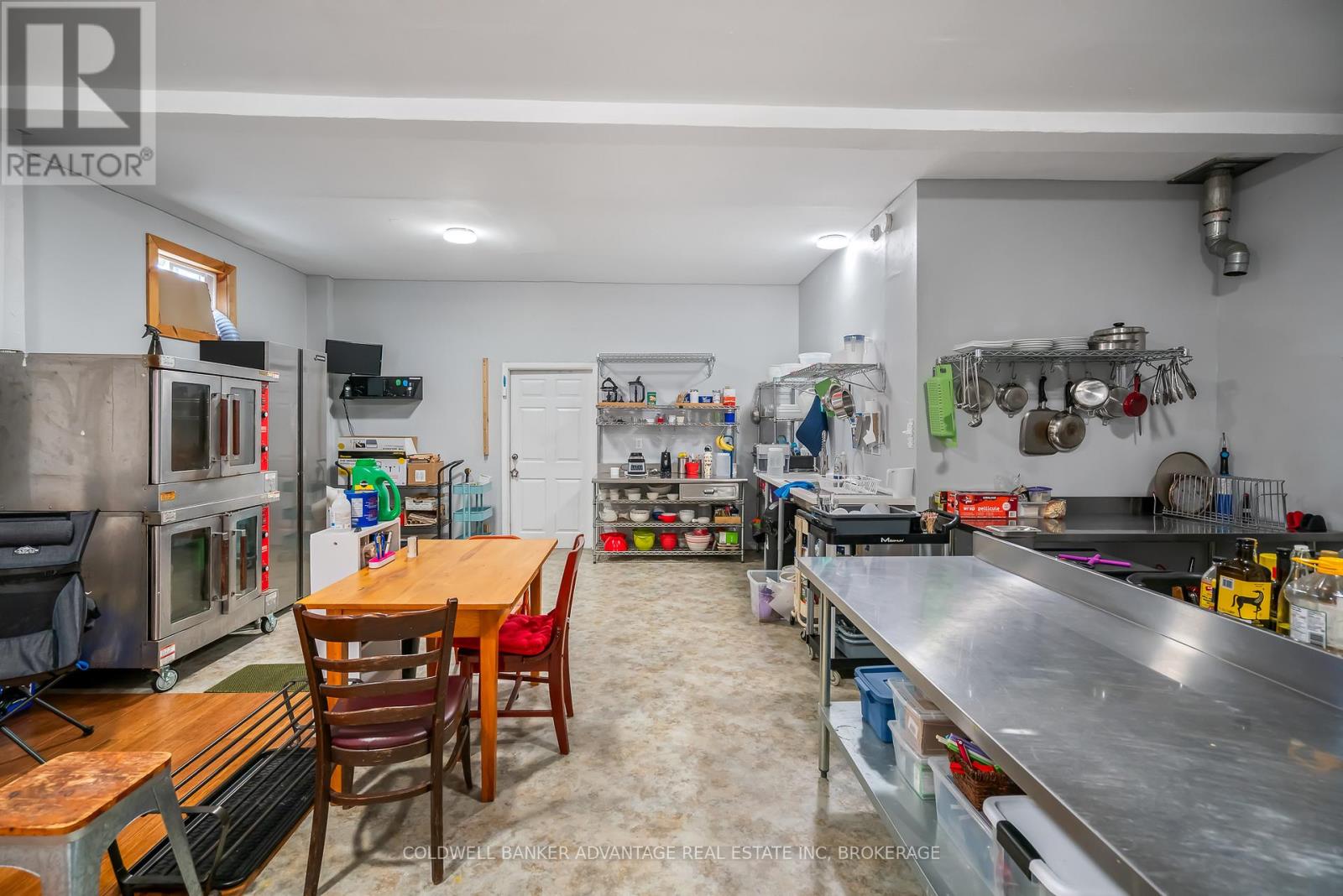 148 Killaly Street E, Port Colborne, Ontario  L3K 1N8 - Photo 6 - X12466607