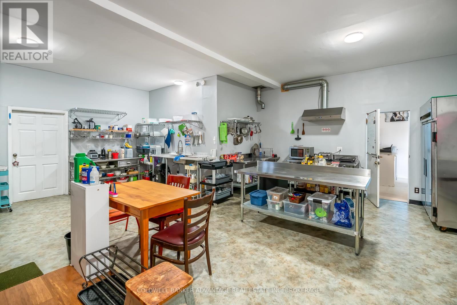 148 Killaly Street E, Port Colborne, Ontario  L3K 1N8 - Photo 8 - X12466607