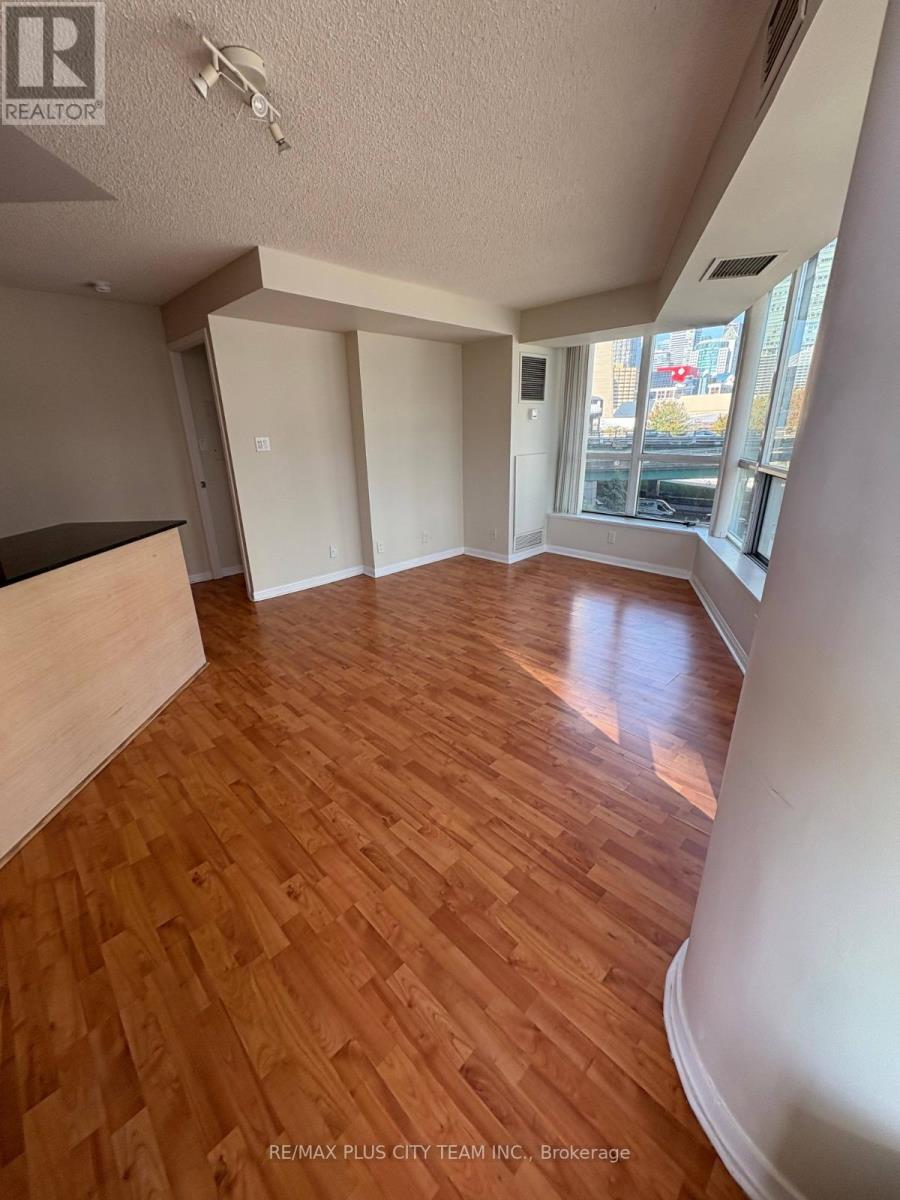 502 - 228 Queens Quay W, Toronto, Ontario  M5J 2X1 - Photo 3 - C12404901