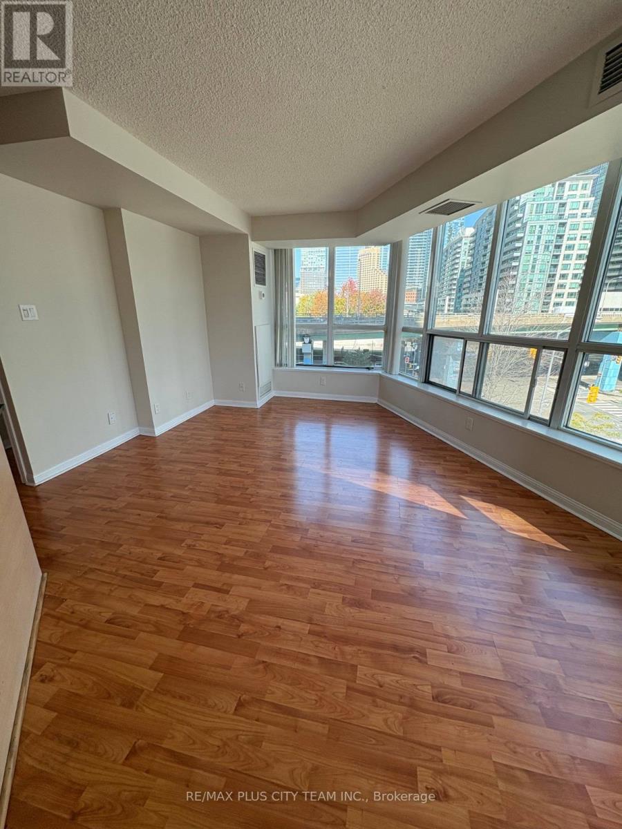502 - 228 Queens Quay W, Toronto, Ontario  M5J 2X1 - Photo 4 - C12404901