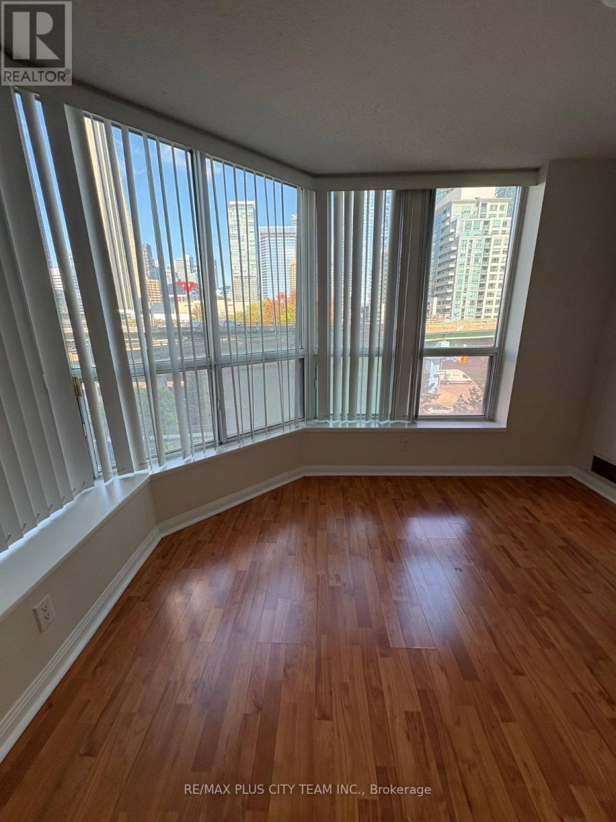 502 - 228 Queens Quay W, Toronto, Ontario  M5J 2X1 - Photo 11 - C12404901