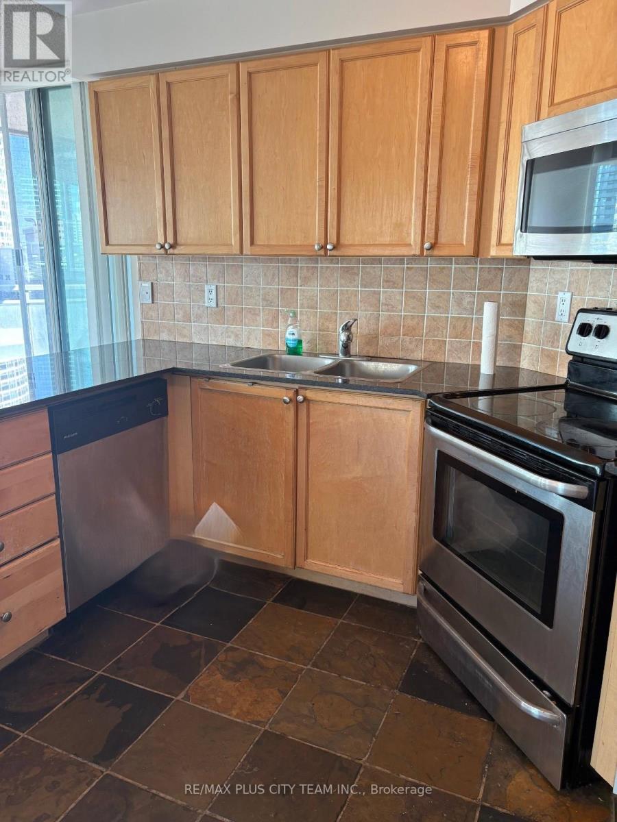 502 - 228 Queens Quay W, Toronto, Ontario  M5J 2X1 - Photo 7 - C12404901
