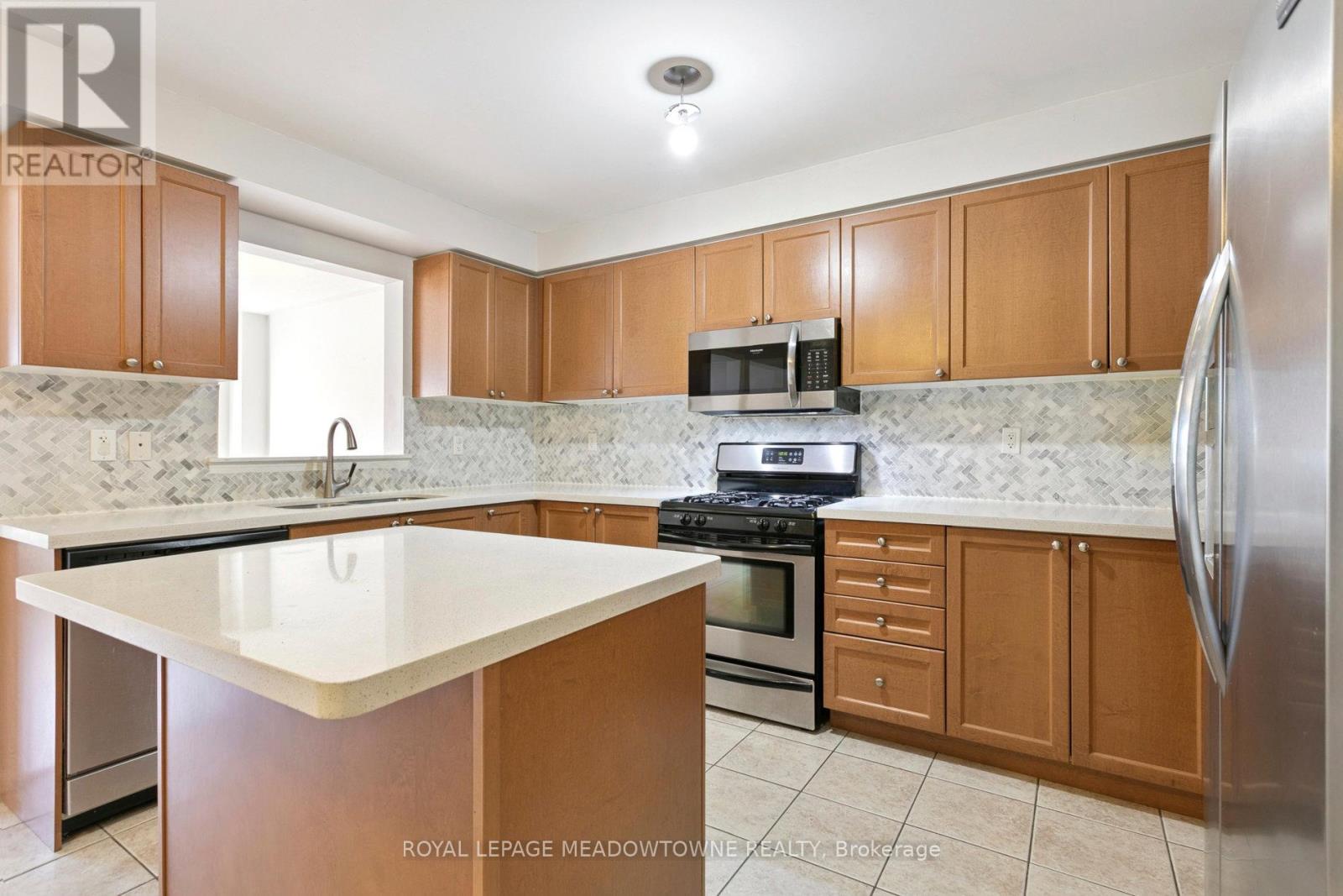 Upper - 132 Crystalview Crescent, Brampton, Ontario  L6P 2R8 - Photo 10 - W12466497