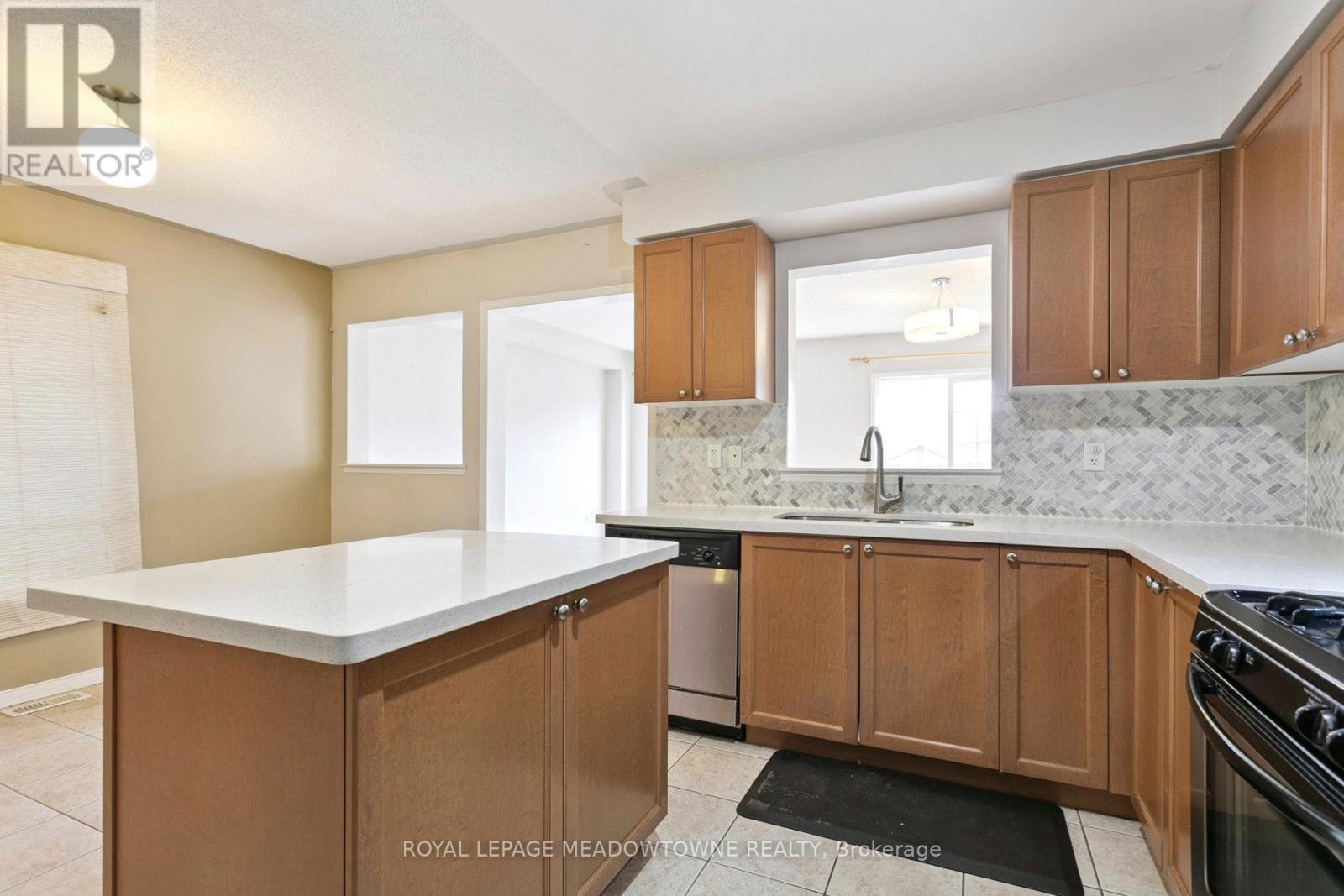 Upper - 132 Crystalview Crescent, Brampton, Ontario  L6P 2R8 - Photo 11 - W12466497