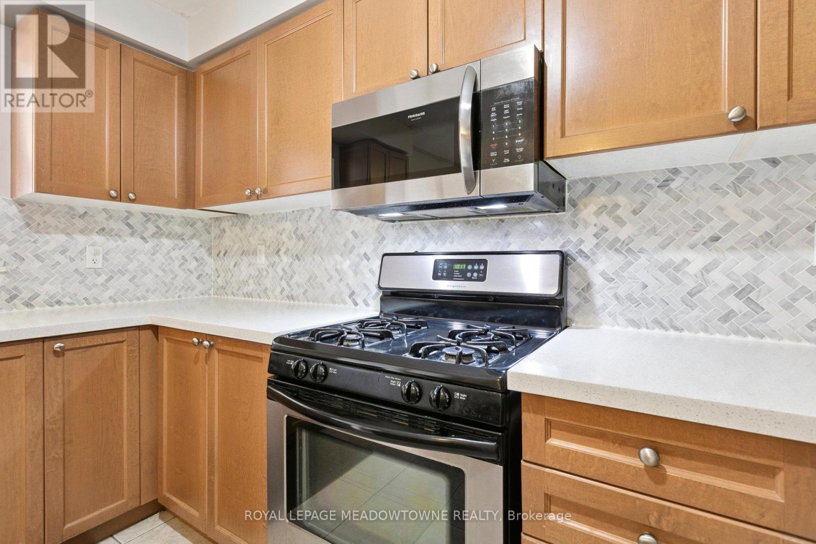 Upper - 132 Crystalview Crescent, Brampton, Ontario  L6P 2R8 - Photo 12 - W12466497