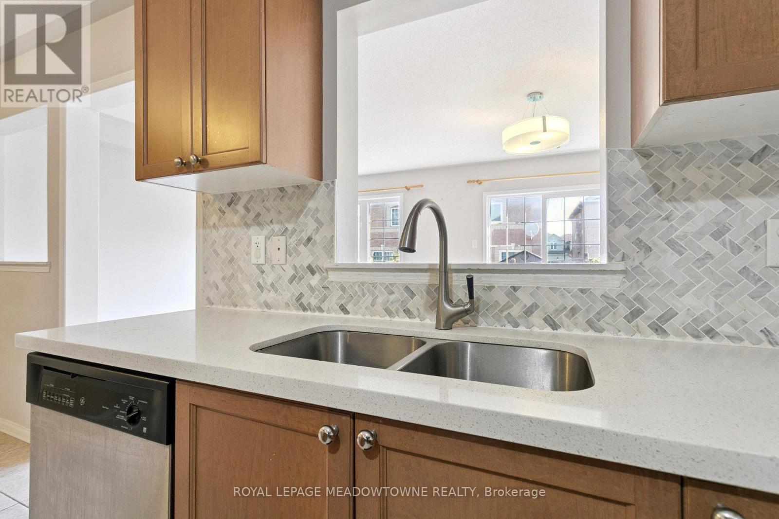 Upper - 132 Crystalview Crescent, Brampton, Ontario  L6P 2R8 - Photo 13 - W12466497
