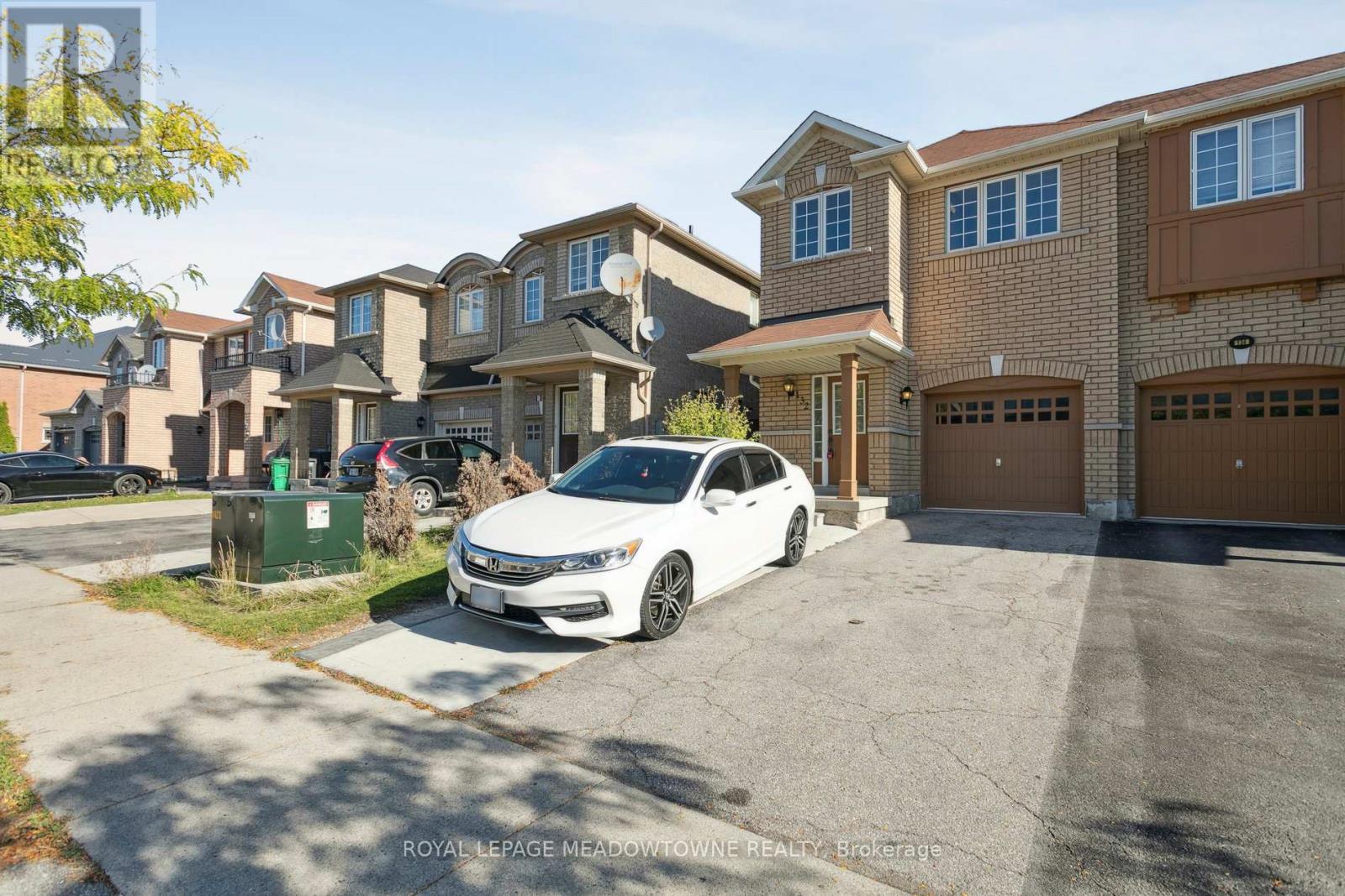 Upper - 132 Crystalview Crescent, Brampton, Ontario  L6P 2R8 - Photo 2 - W12466497