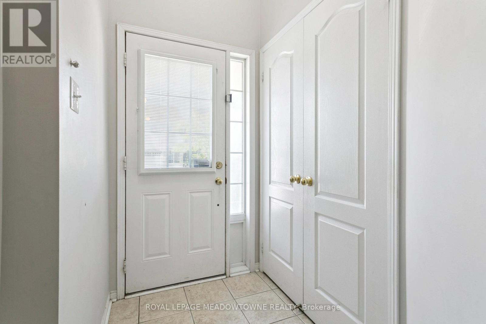 Upper - 132 Crystalview Crescent, Brampton, Ontario  L6P 2R8 - Photo 3 - W12466497