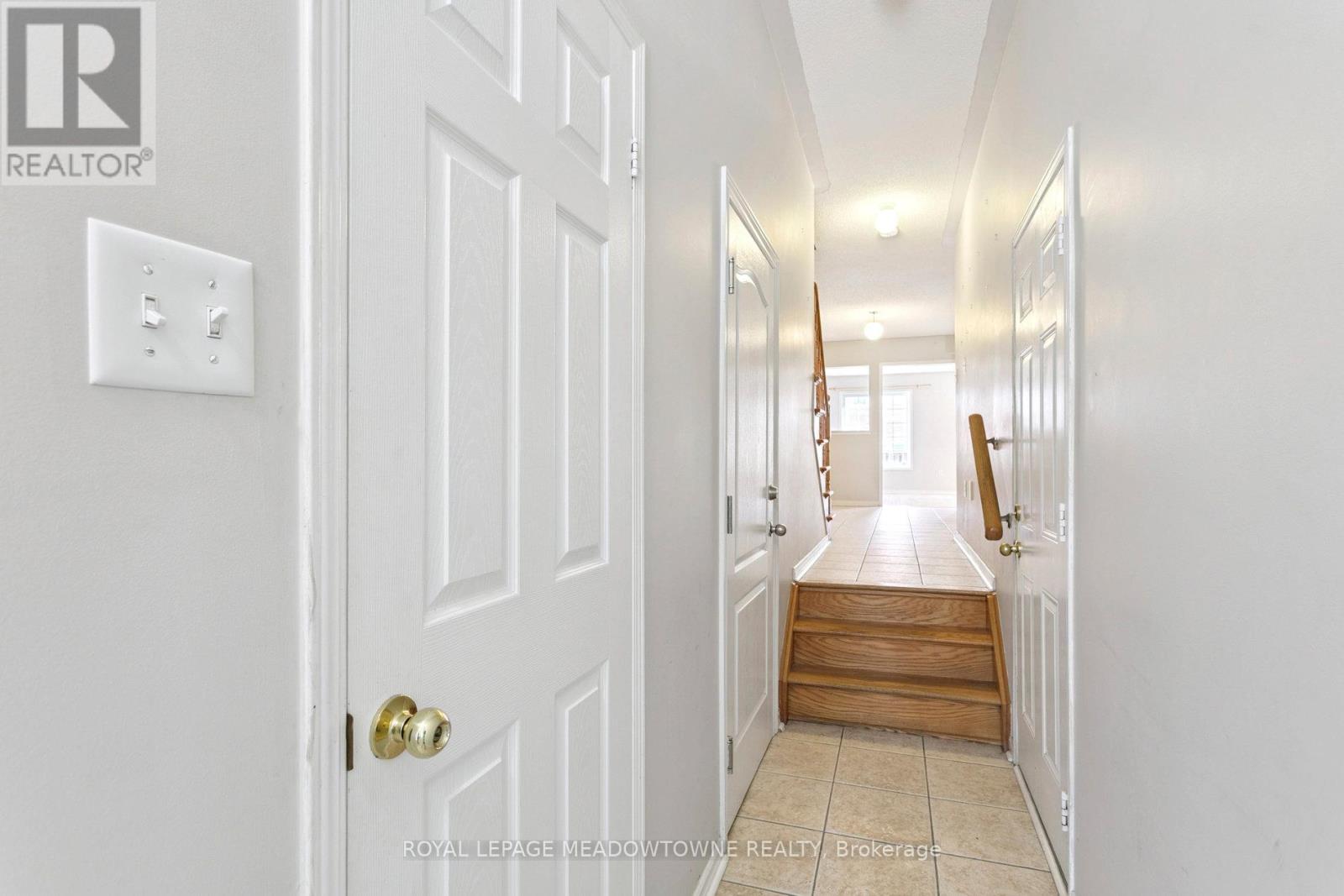 Upper - 132 Crystalview Crescent, Brampton, Ontario  L6P 2R8 - Photo 4 - W12466497