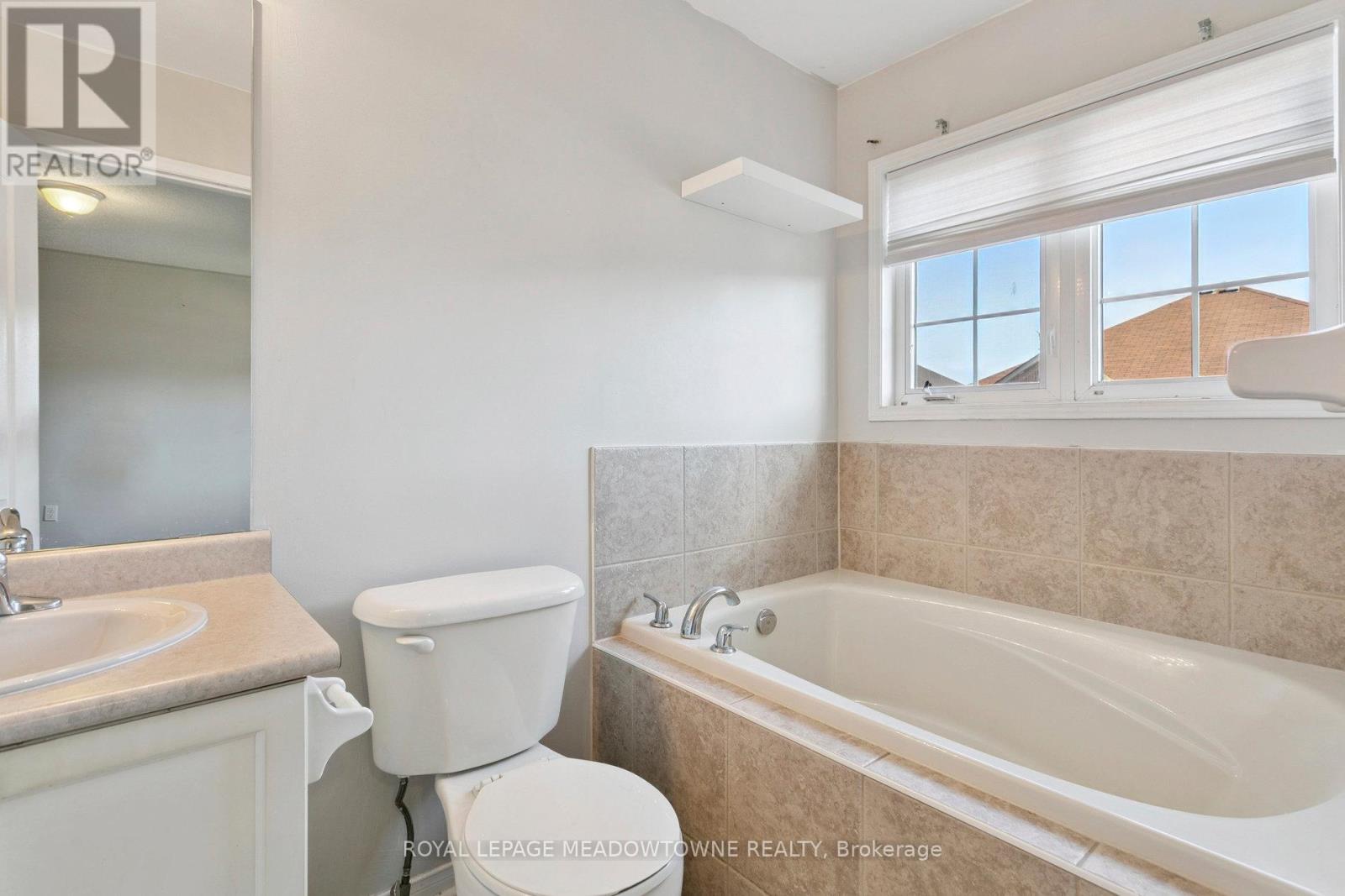 Upper - 132 Crystalview Crescent, Brampton, Ontario  L6P 2R8 - Photo 40 - W12466497