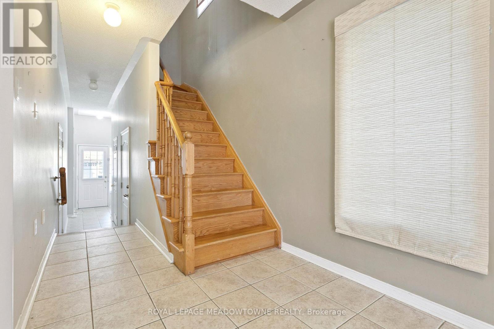 Upper - 132 Crystalview Crescent, Brampton, Ontario  L6P 2R8 - Photo 5 - W12466497