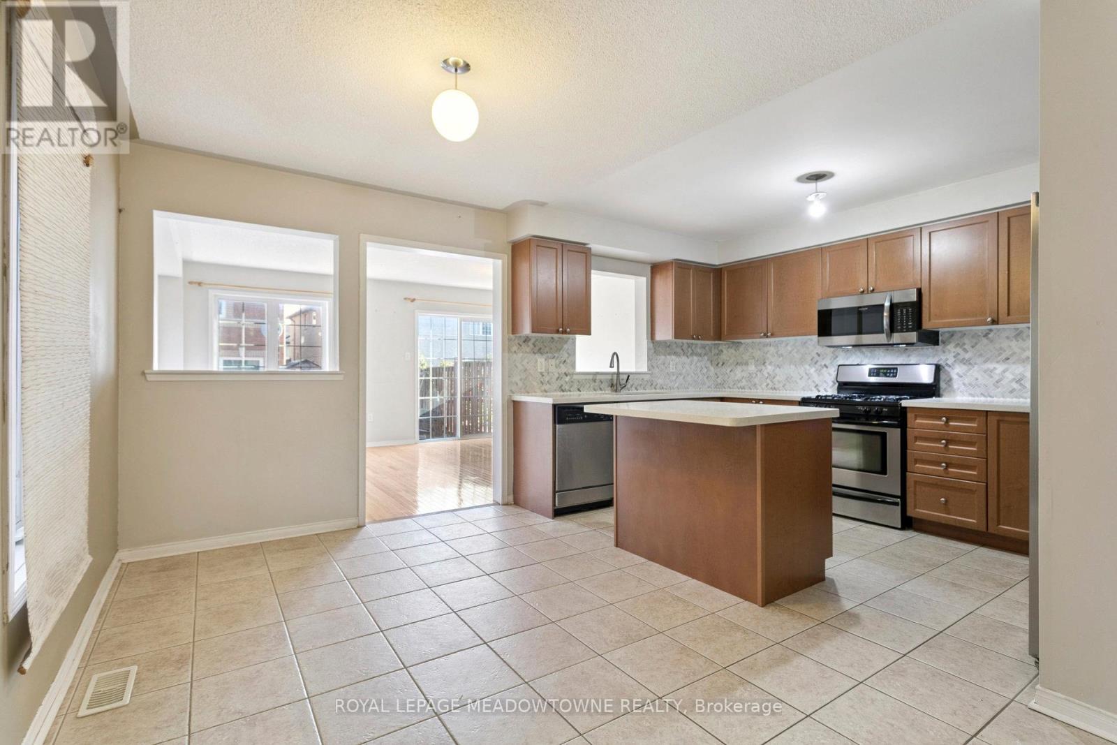 Upper - 132 Crystalview Crescent, Brampton, Ontario  L6P 2R8 - Photo 6 - W12466497