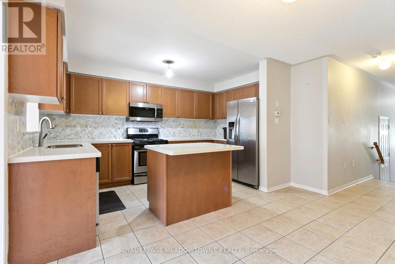 Upper - 132 Crystalview Crescent, Brampton, Ontario  L6P 2R8 - Photo 7 - W12466497
