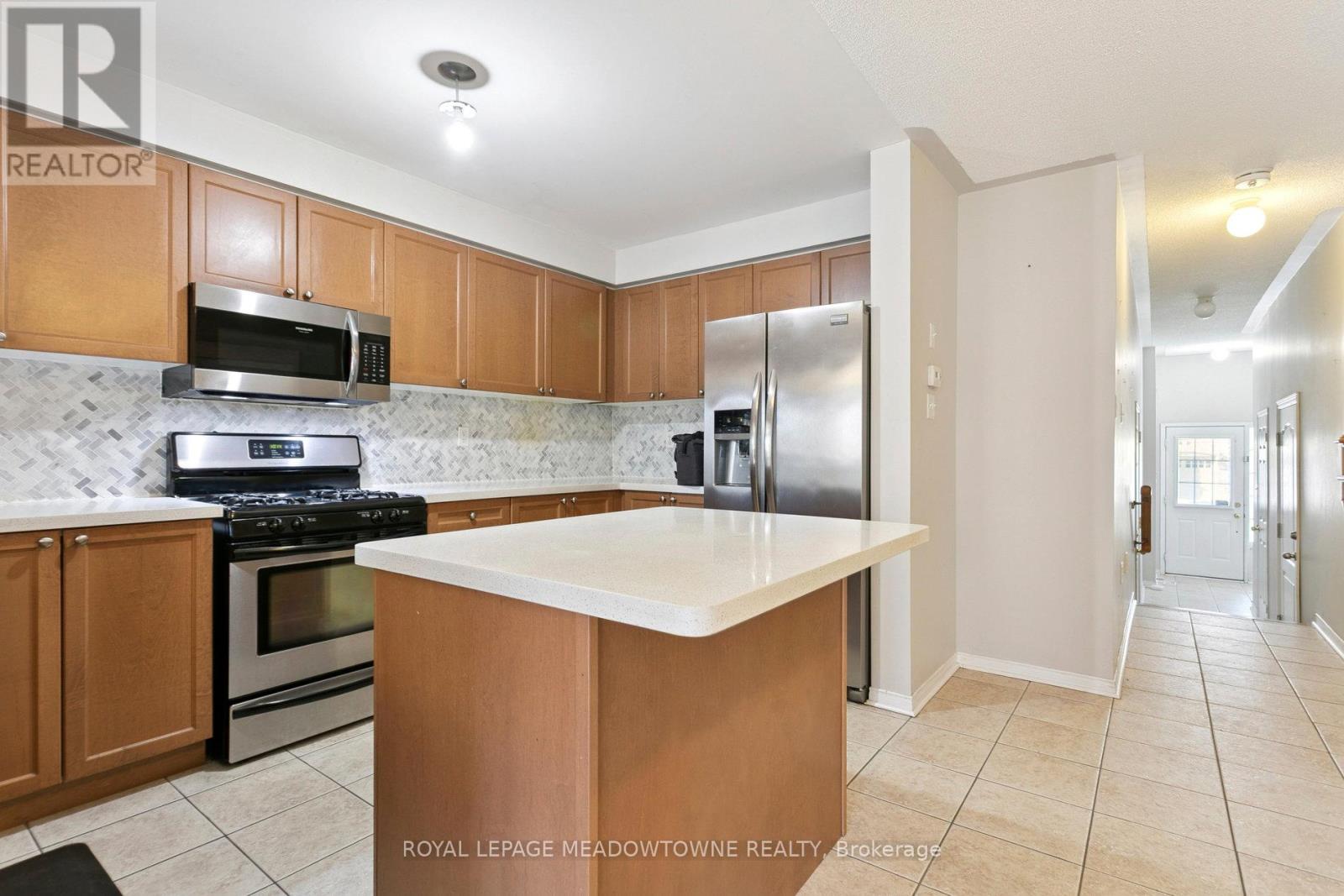 Upper - 132 Crystalview Crescent, Brampton, Ontario  L6P 2R8 - Photo 8 - W12466497