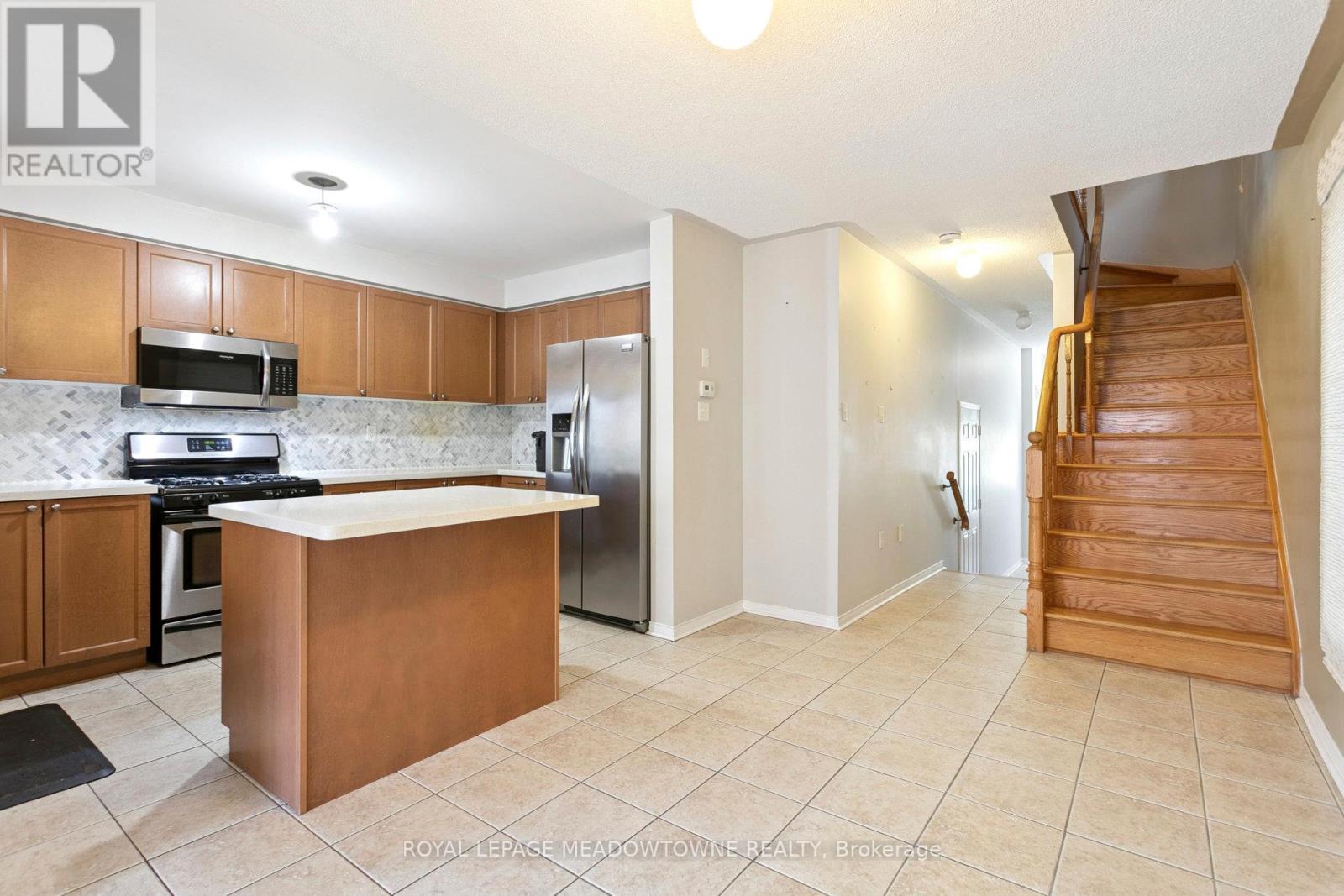 Upper - 132 Crystalview Crescent, Brampton, Ontario  L6P 2R8 - Photo 9 - W12466497