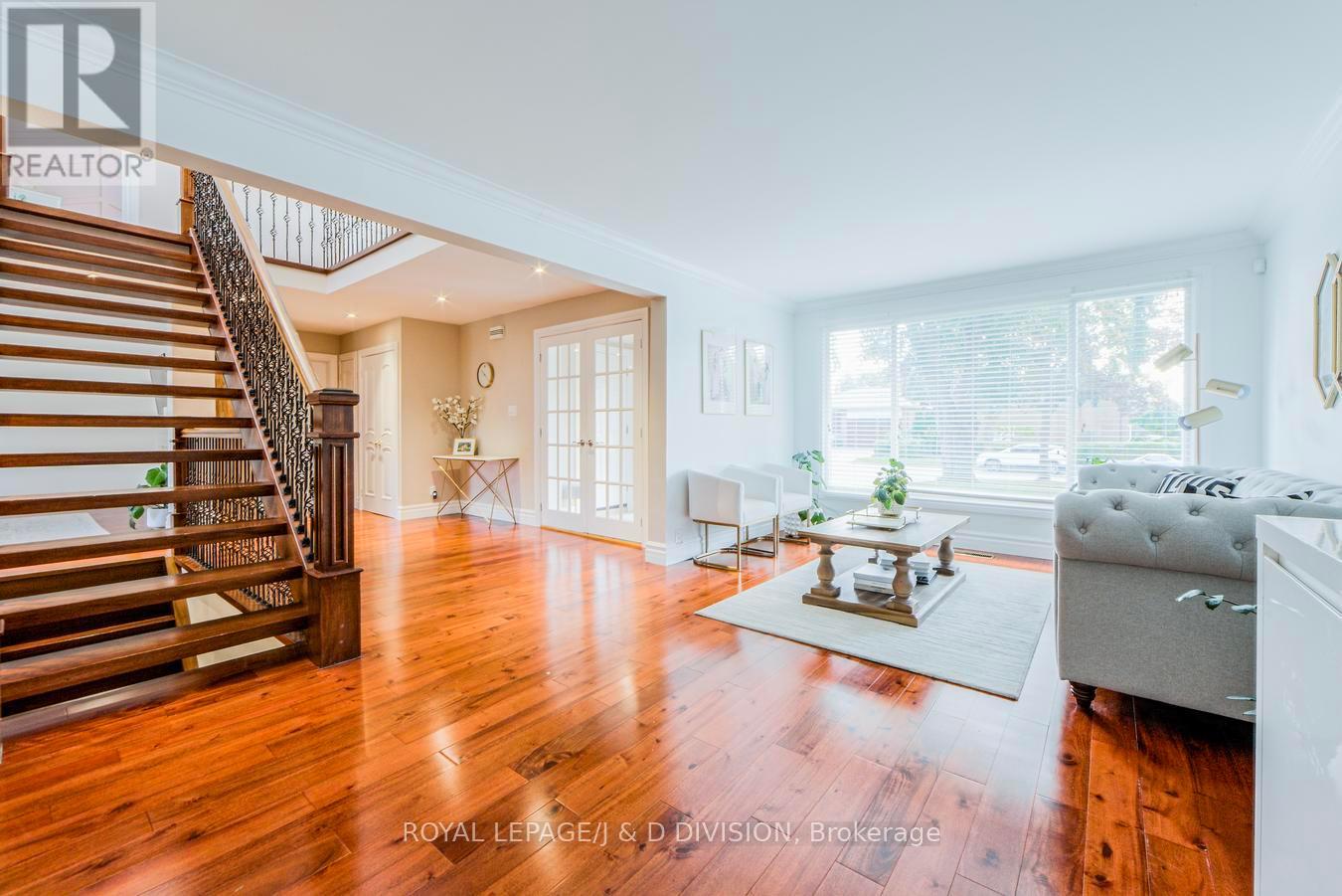1432 Goldmar Drive, Mississauga, Ontario  L4X 1N5 - Photo 12 - W12466498