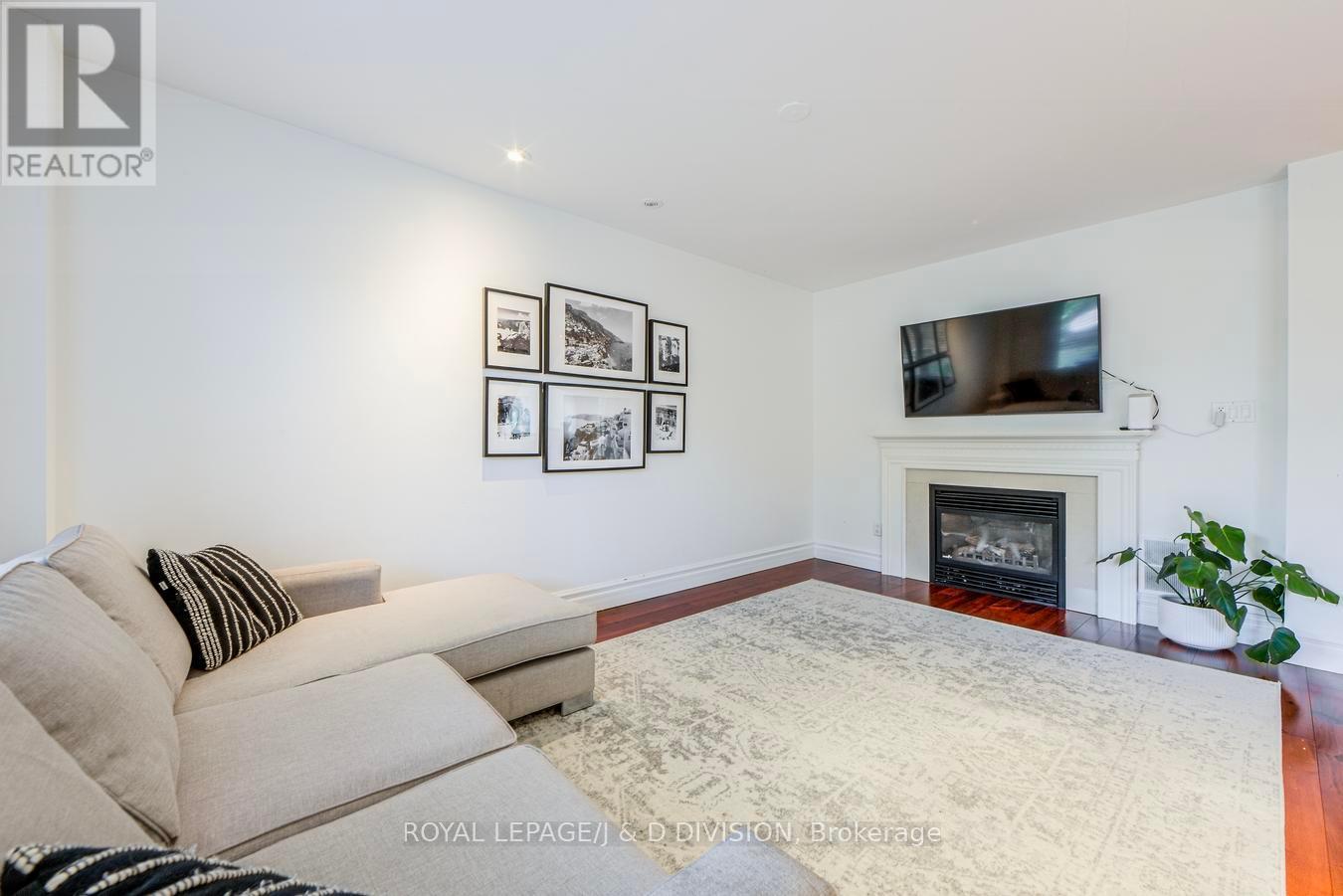 1432 Goldmar Drive, Mississauga, Ontario  L4X 1N5 - Photo 19 - W12466498
