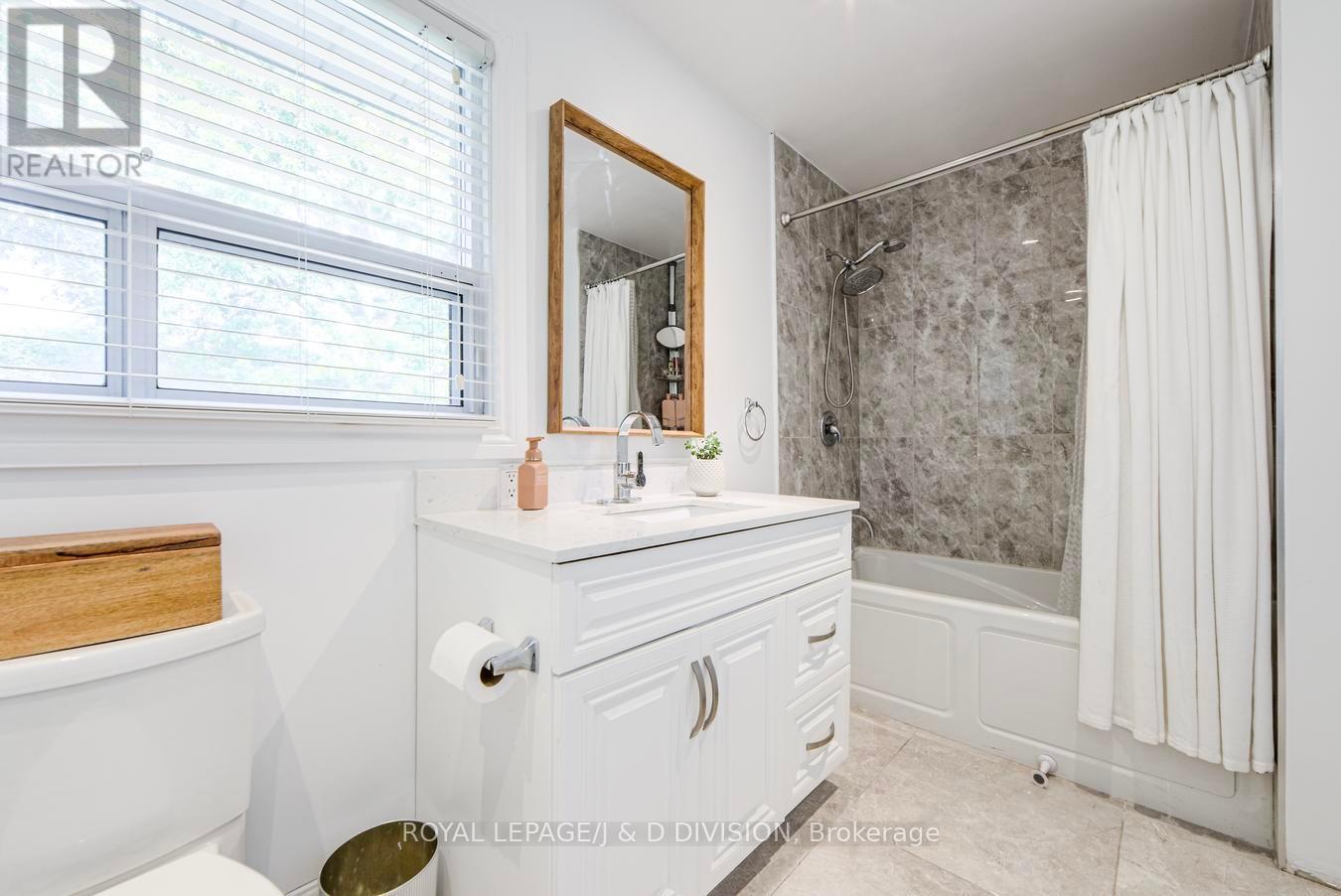 1432 Goldmar Drive, Mississauga, Ontario  L4X 1N5 - Photo 27 - W12466498