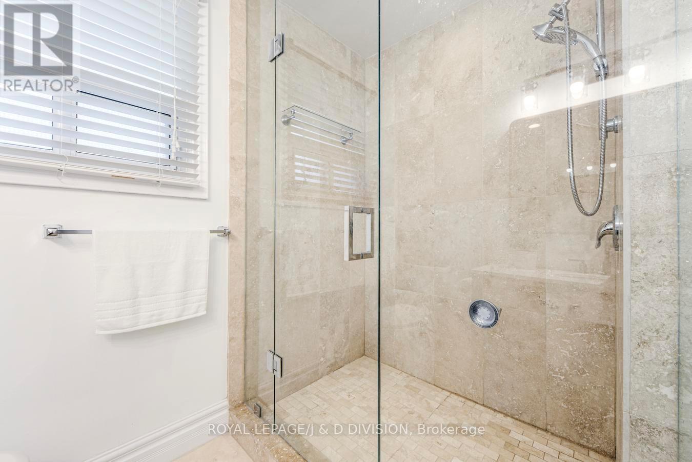 1432 Goldmar Drive, Mississauga, Ontario  L4X 1N5 - Photo 35 - W12466498