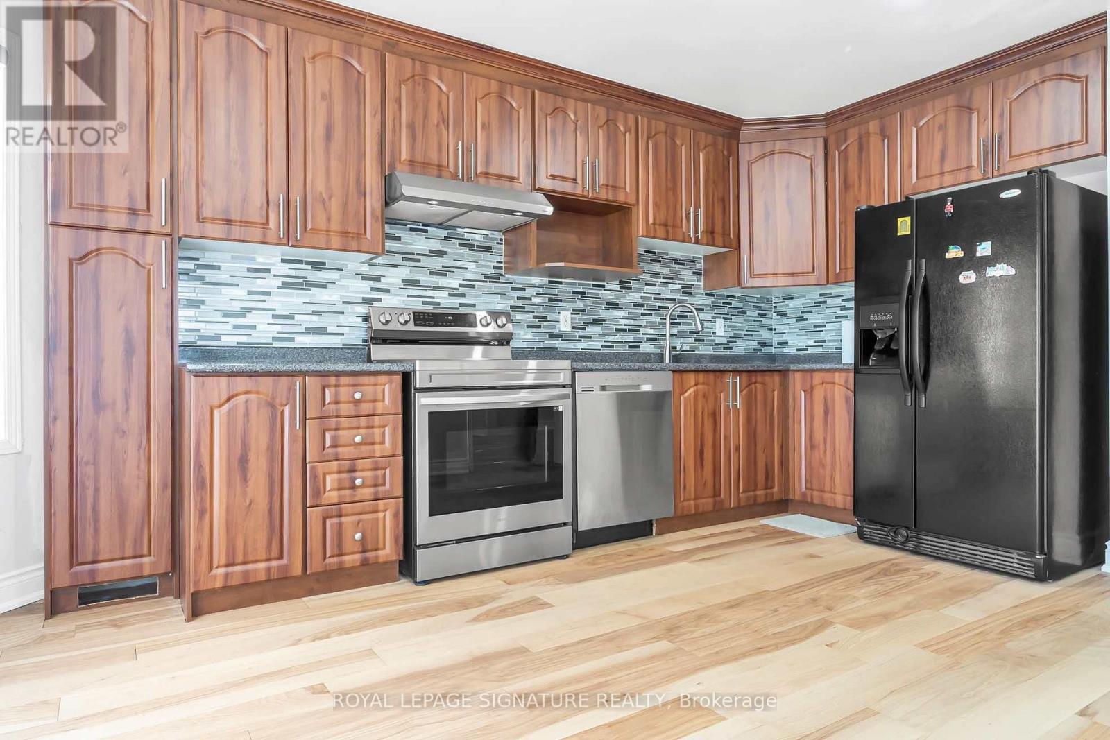 Upper - 23 Valonia Drive, Brampton, Ontario  L6V 4J2 - Photo 6 - W12466544