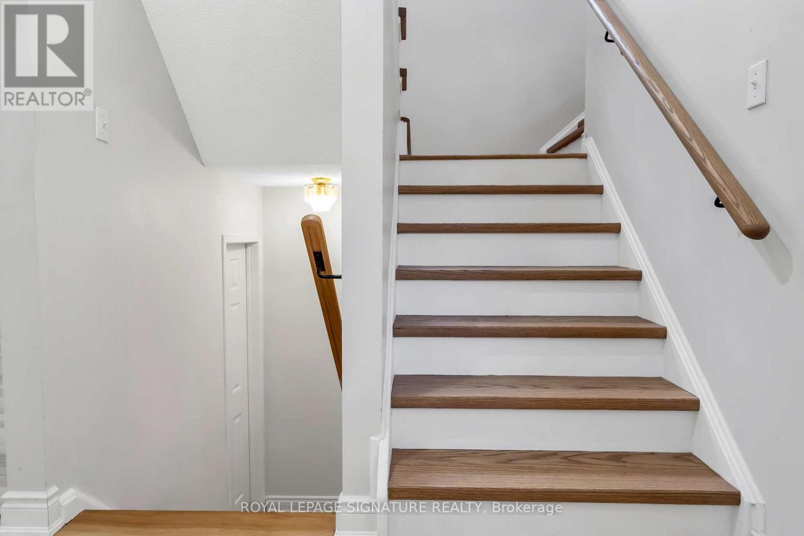 Upper - 23 Valonia Drive, Brampton, Ontario  L6V 4J2 - Photo 9 - W12466544