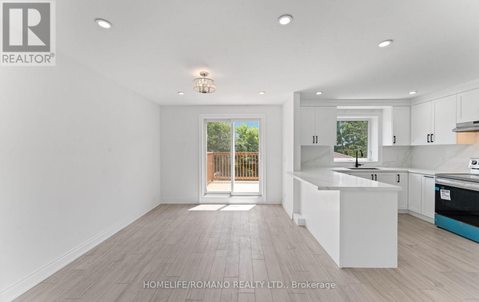 37 Donofree Road, Toronto, Ontario  M6L 2P4 - Photo 10 - W12466556