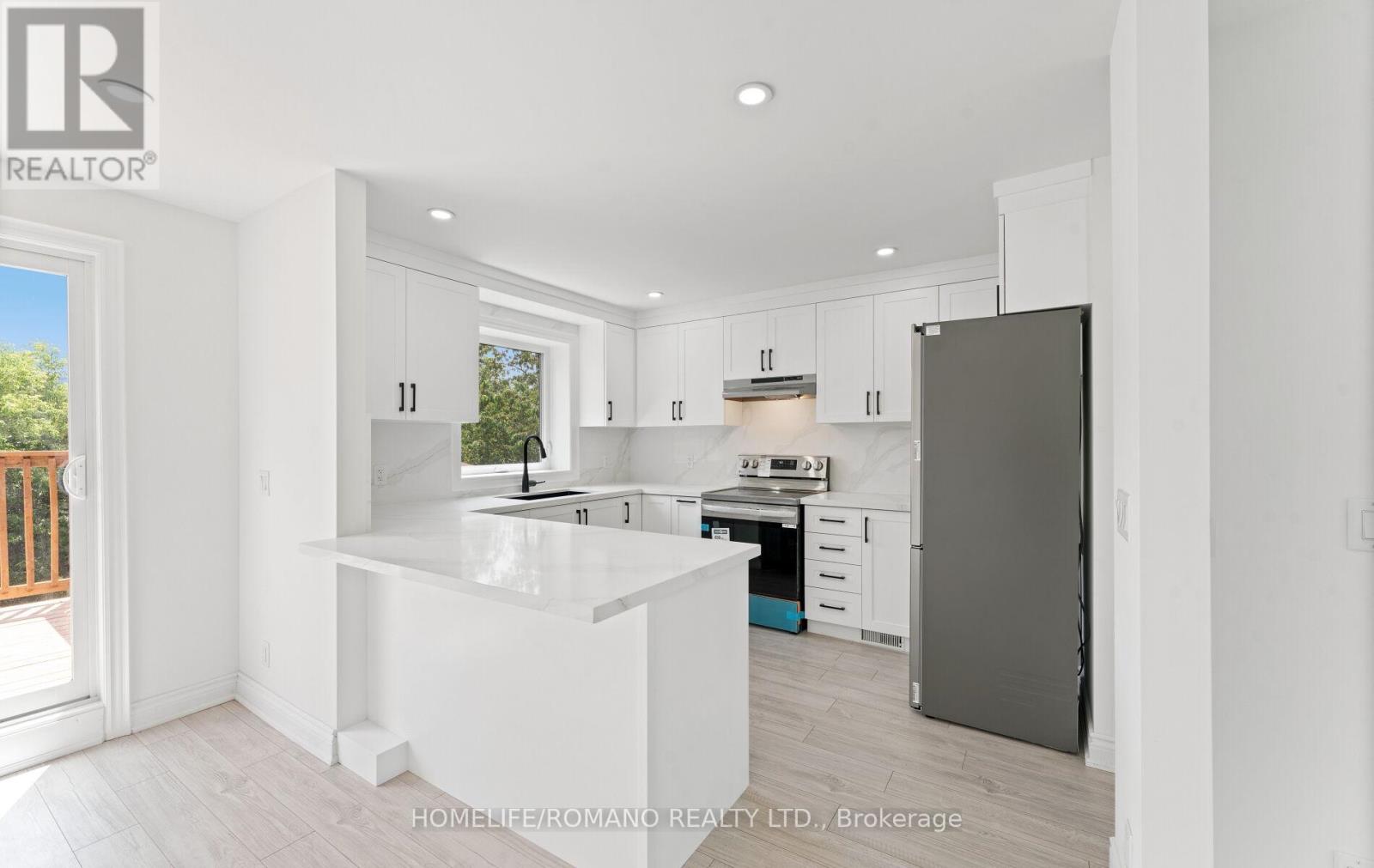 37 Donofree Road, Toronto, Ontario  M6L 2P4 - Photo 12 - W12466556