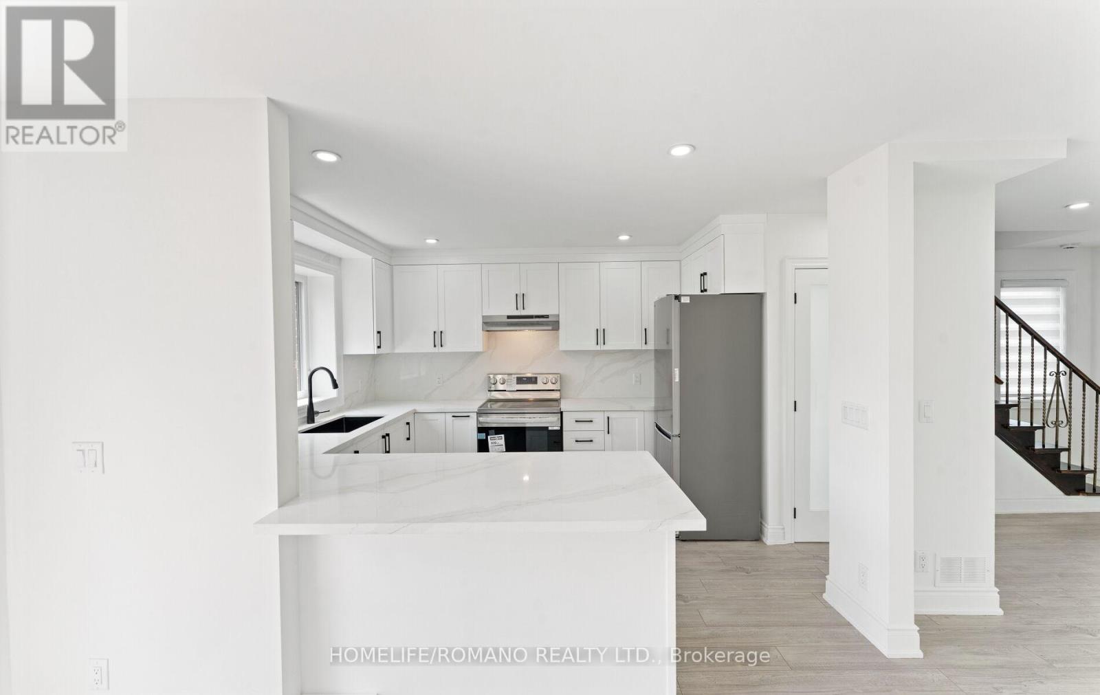 37 Donofree Road, Toronto, Ontario  M6L 2P4 - Photo 13 - W12466556