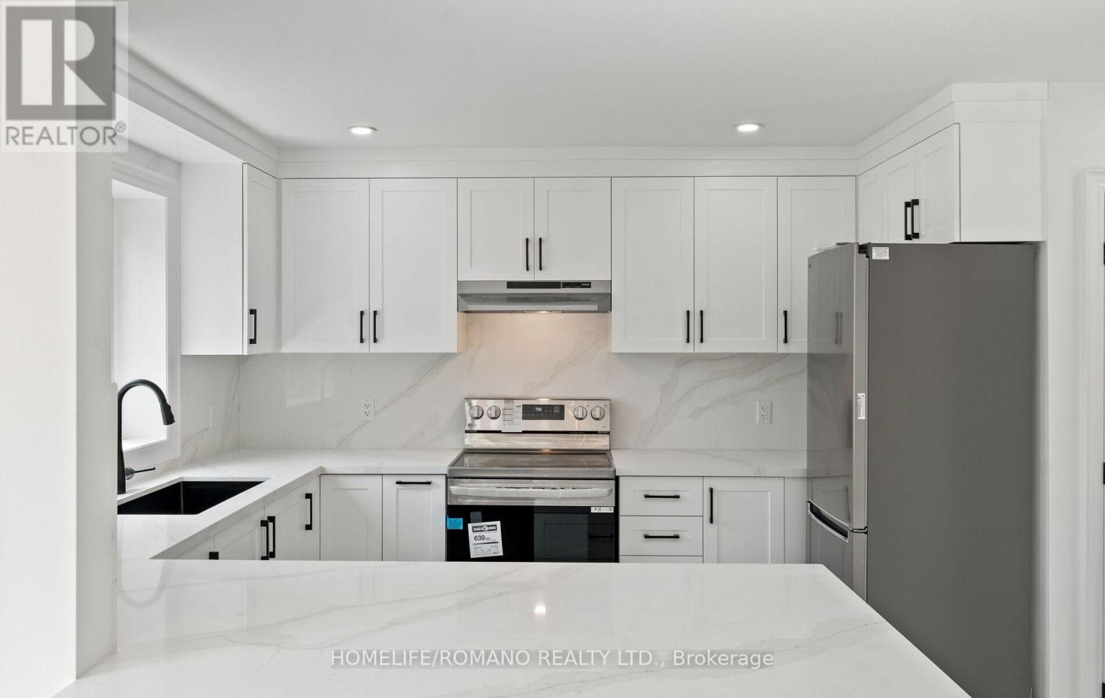 37 Donofree Road, Toronto, Ontario  M6L 2P4 - Photo 14 - W12466556
