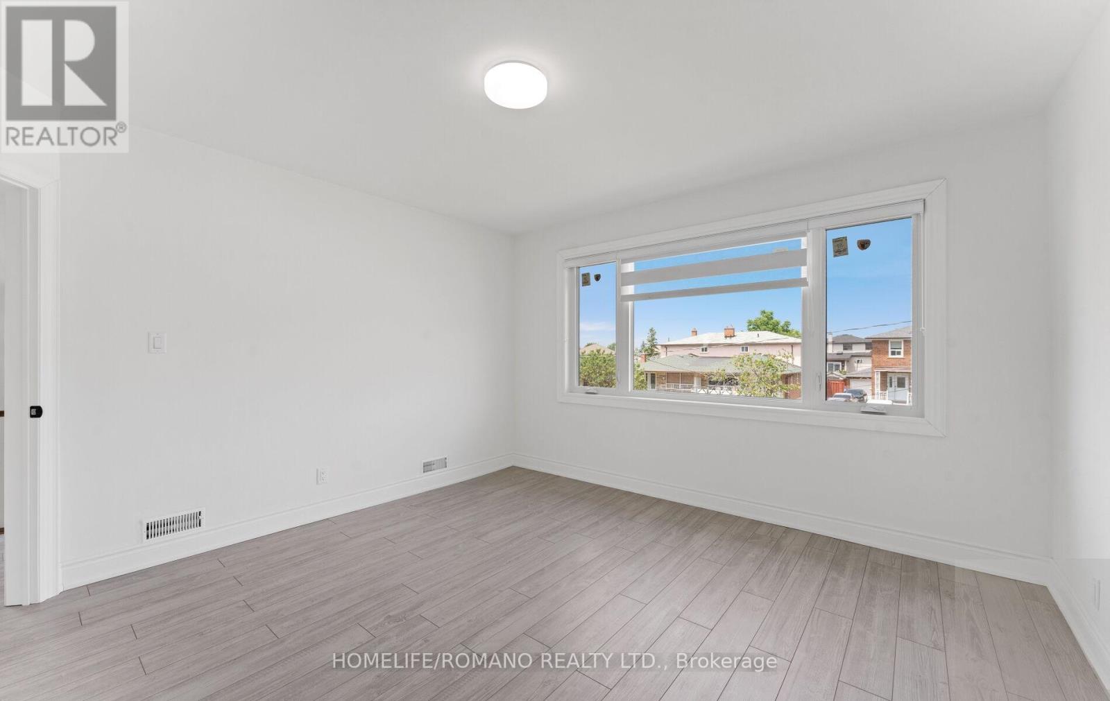 37 Donofree Road, Toronto, Ontario  M6L 2P4 - Photo 18 - W12466556