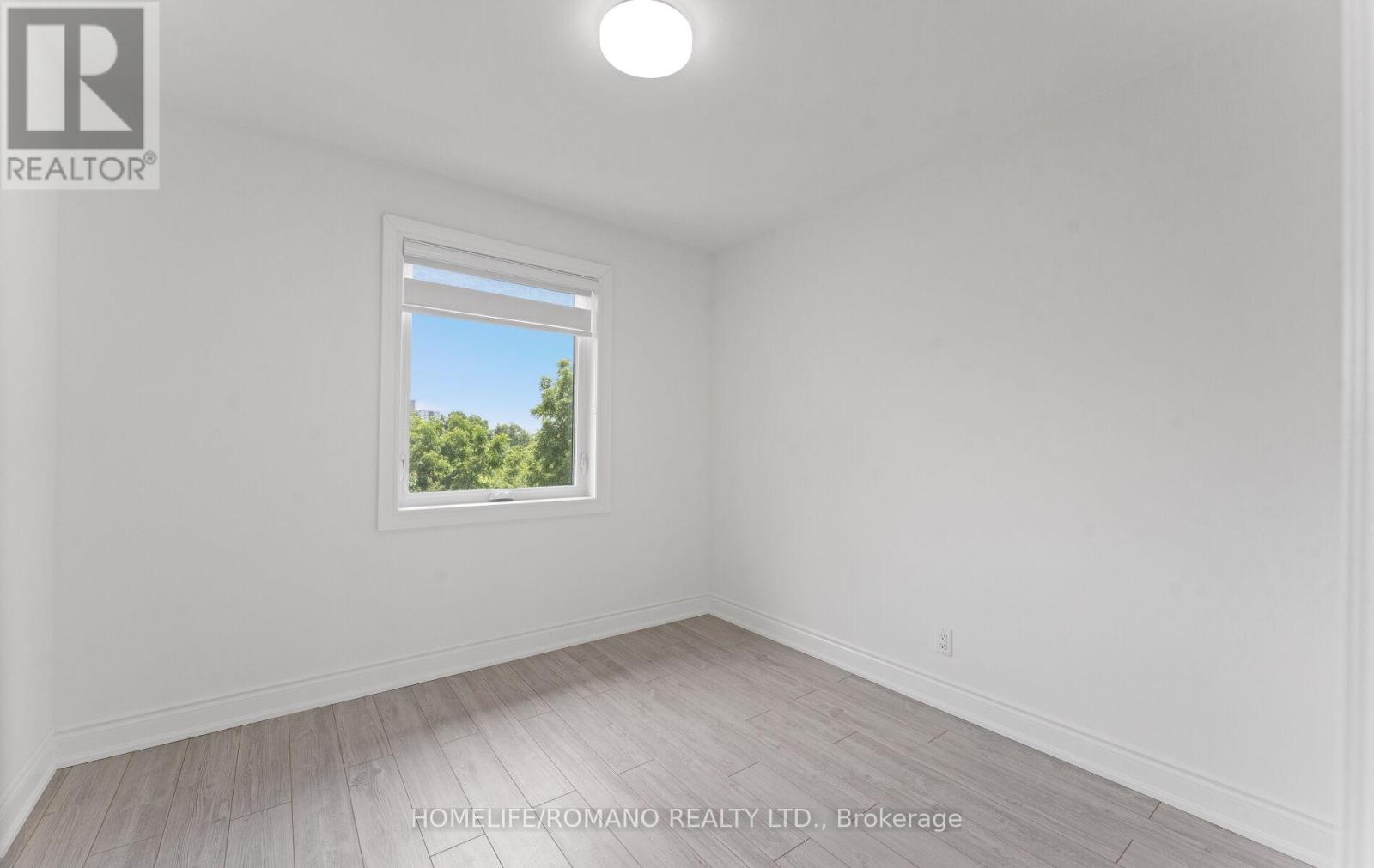 37 Donofree Road, Toronto, Ontario  M6L 2P4 - Photo 19 - W12466556