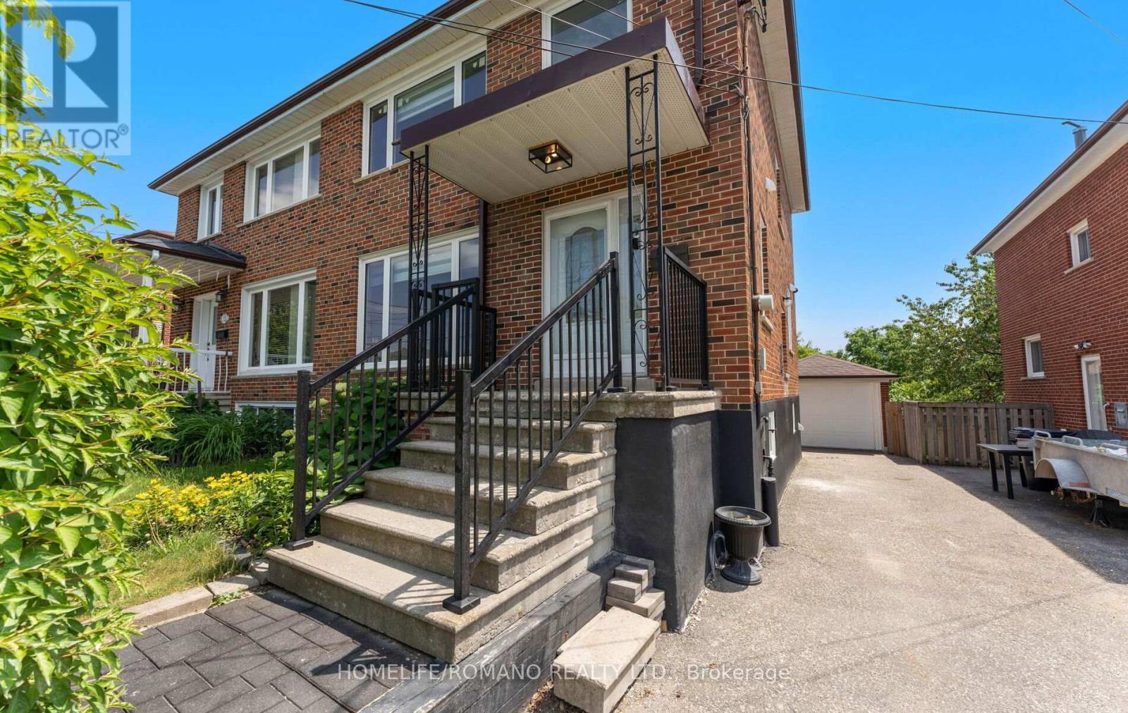 37 Donofree Road, Toronto, Ontario  M6L 2P4 - Photo 2 - W12466556