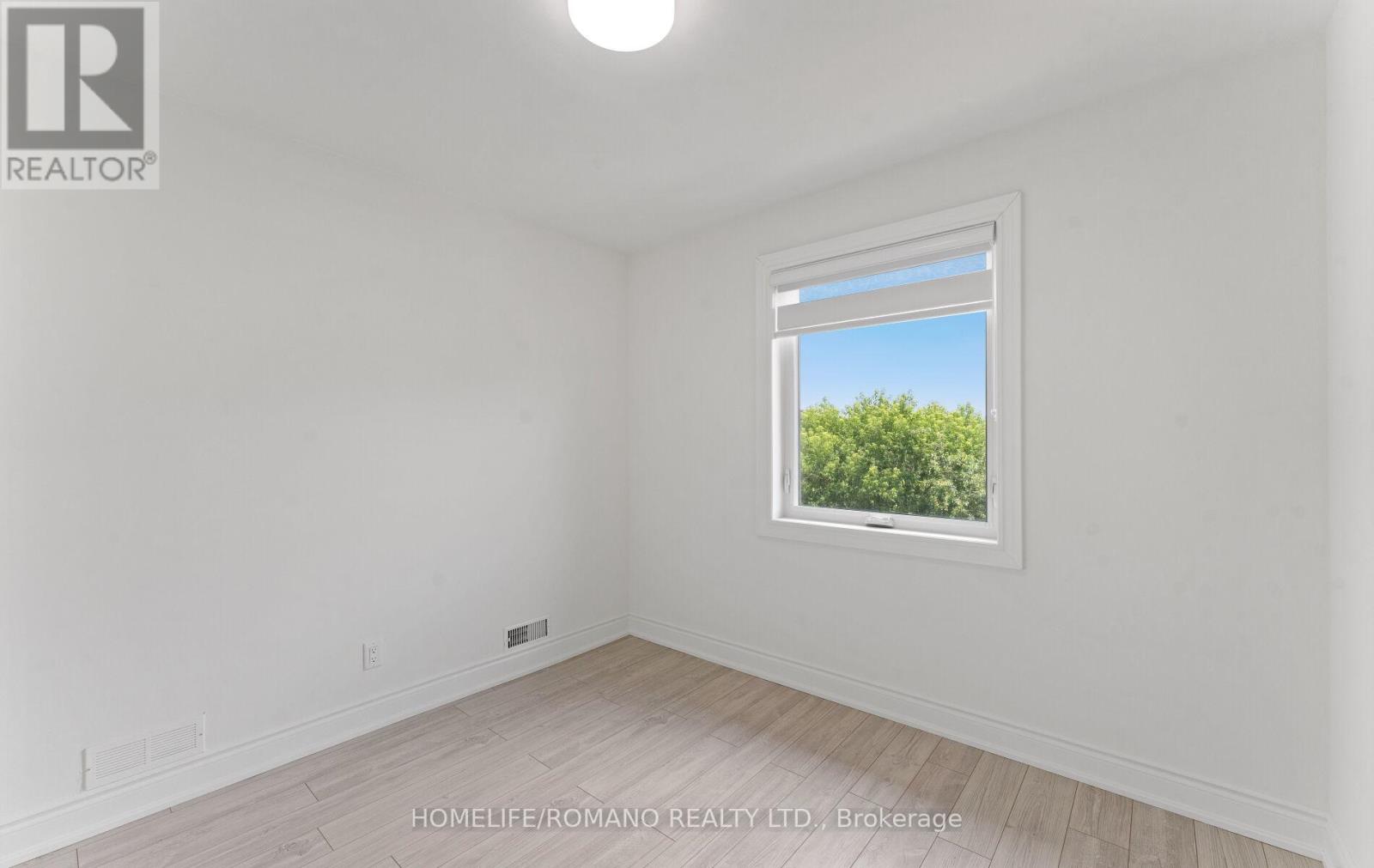 37 Donofree Road, Toronto, Ontario  M6L 2P4 - Photo 20 - W12466556